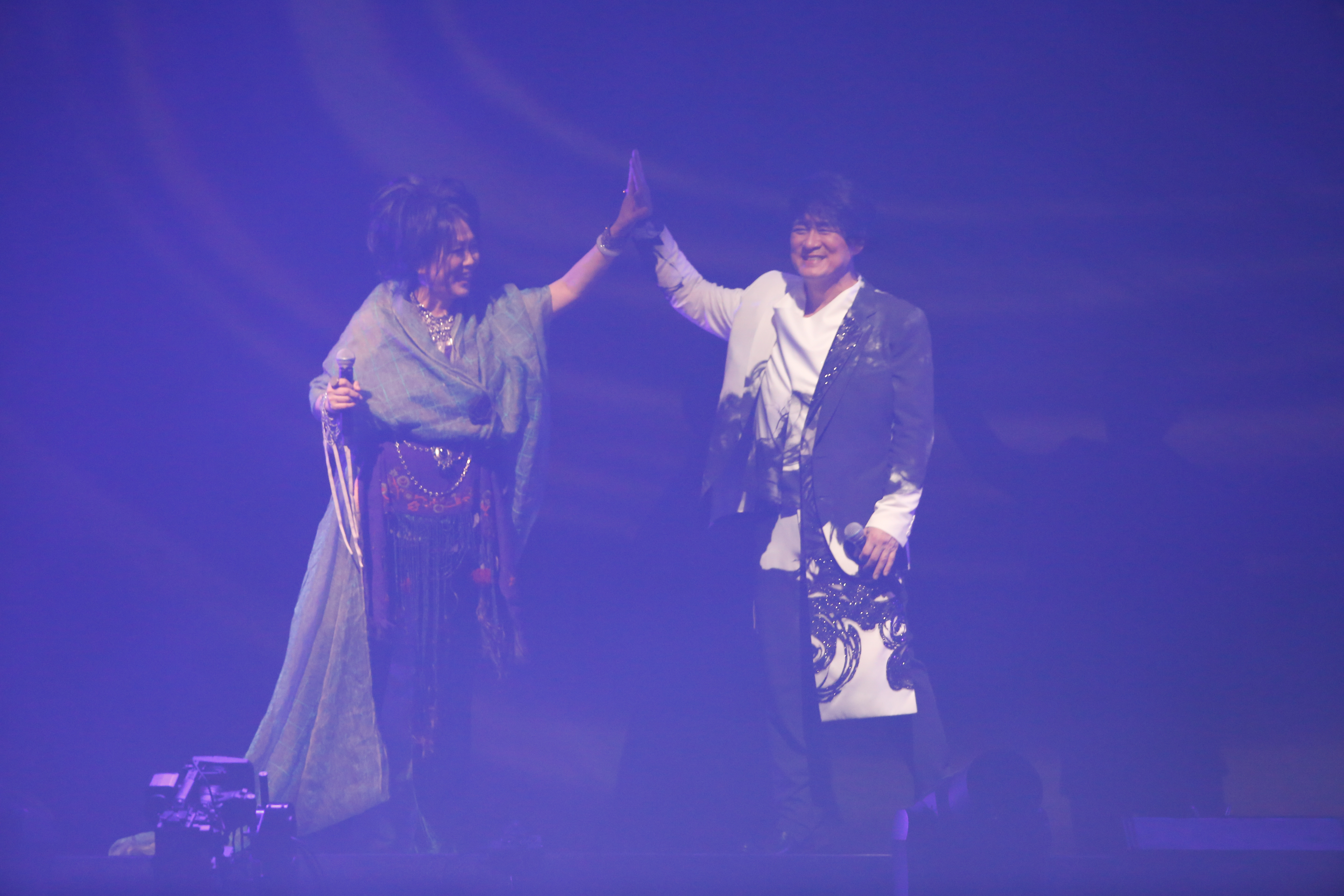 齊豫(左)爆料,曾邀請周華健(右)演唱〈天下有情人〉失敗,因此「錯失當歌后的機會」。