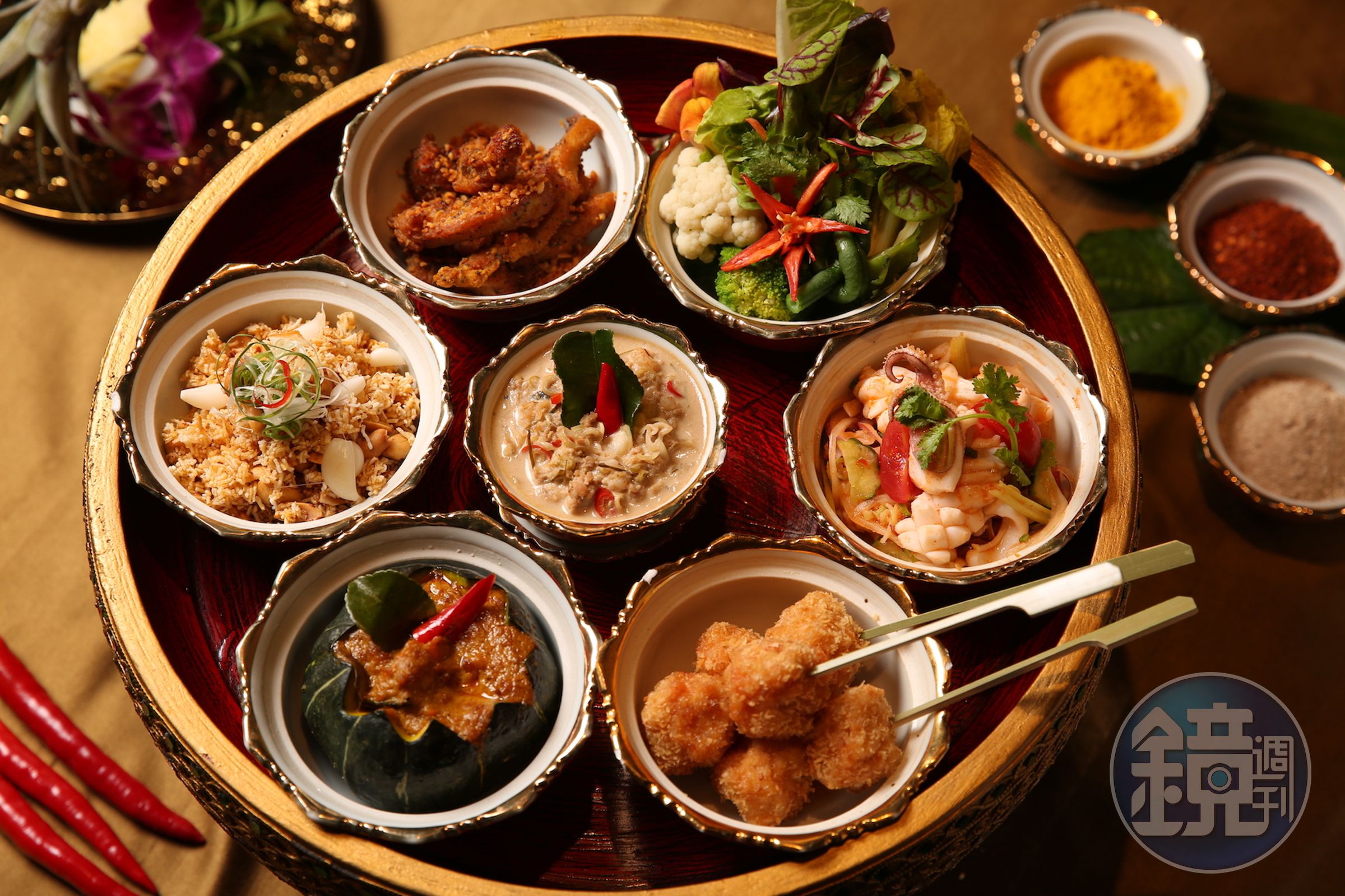 「Khan-Toke (砍豆) 」有帝王餐的雅稱，做工繁複，每個餐期限量3份。（880元／份）