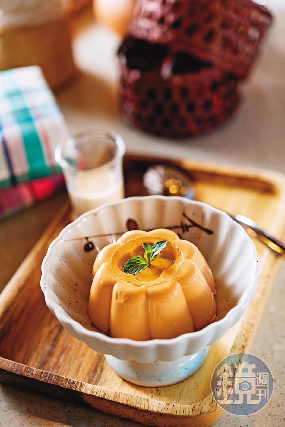 「泰奶天堂布丁」茶香濃郁，口感滑嫩細緻。（120元／份）