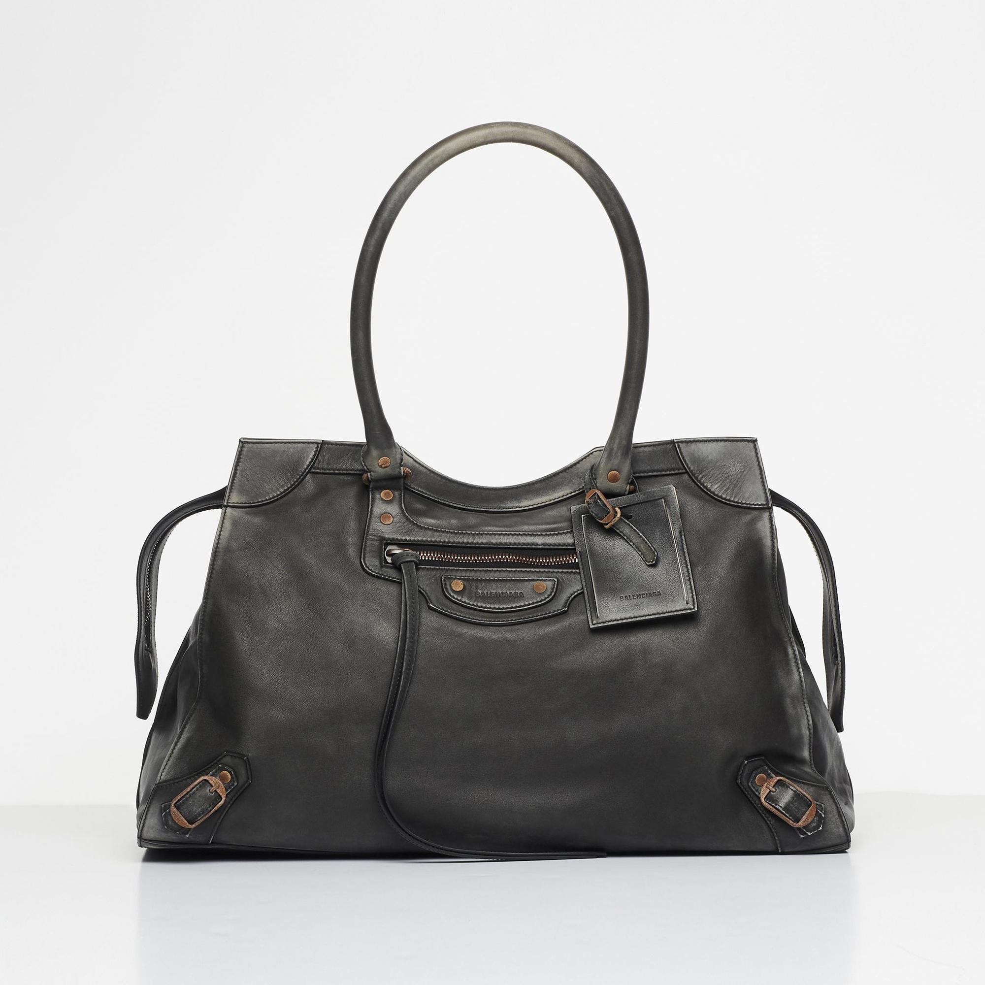 Neo Classic Used city L。NT$115,000。(BALENCIAGA提供)