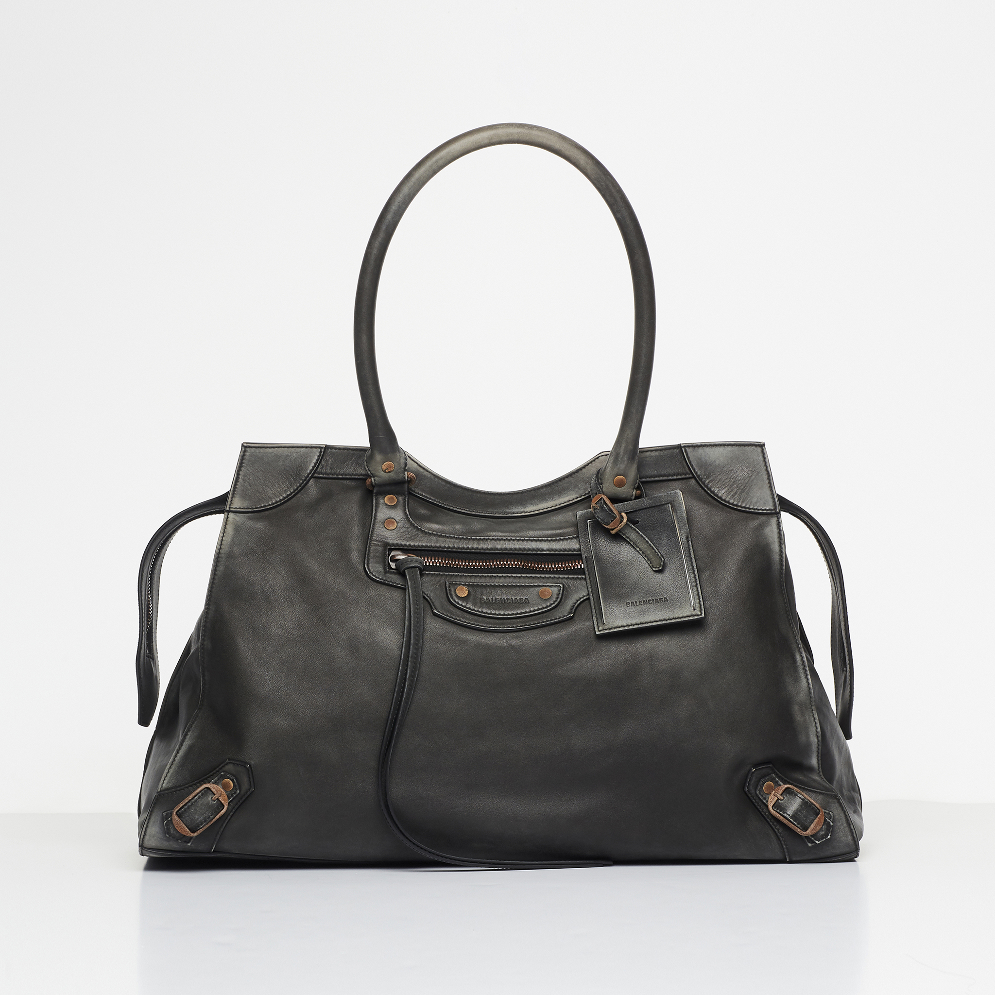 Neo Classic Used city L。NT$115,000。（BALENCIAGA提供）
