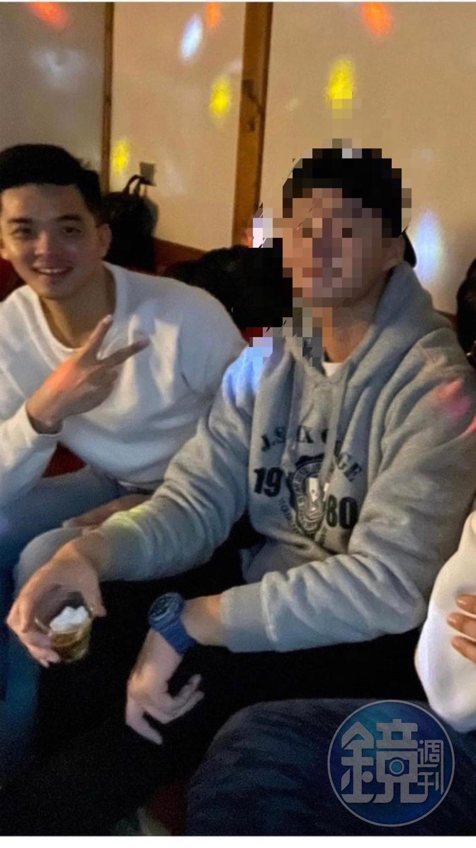林逸翔棄養妻女期間跟其他球員出遊歡唱,讓親友看不下去。(讀者提供)