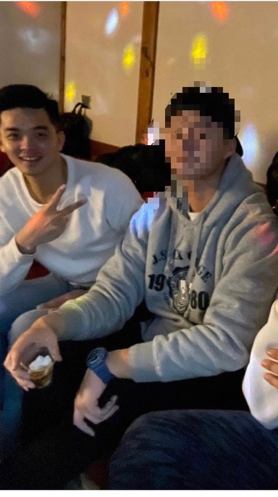 林逸翔棄養妻女期間跟其他球員出遊歡唱，讓親友看不下去。（讀者提供）