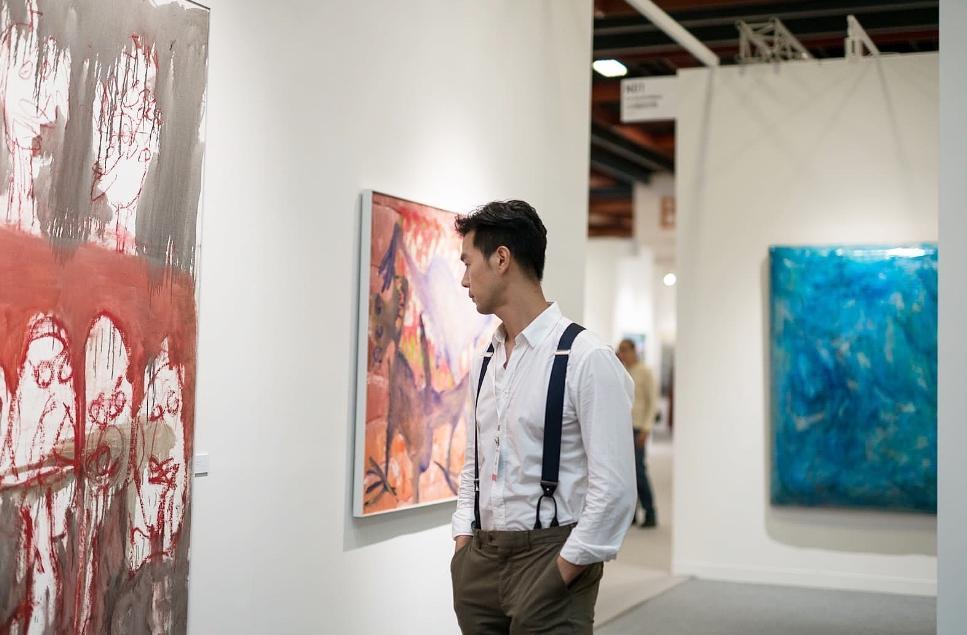 成億壁紙二代丁春誠近年成立了TIN TIN STUDIO策展事務所跨足藝術圈。(丁春誠提供)