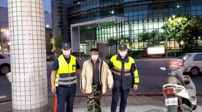警方當天便逮捕因口角而持鐮刀傷人的男子。(警方提供)