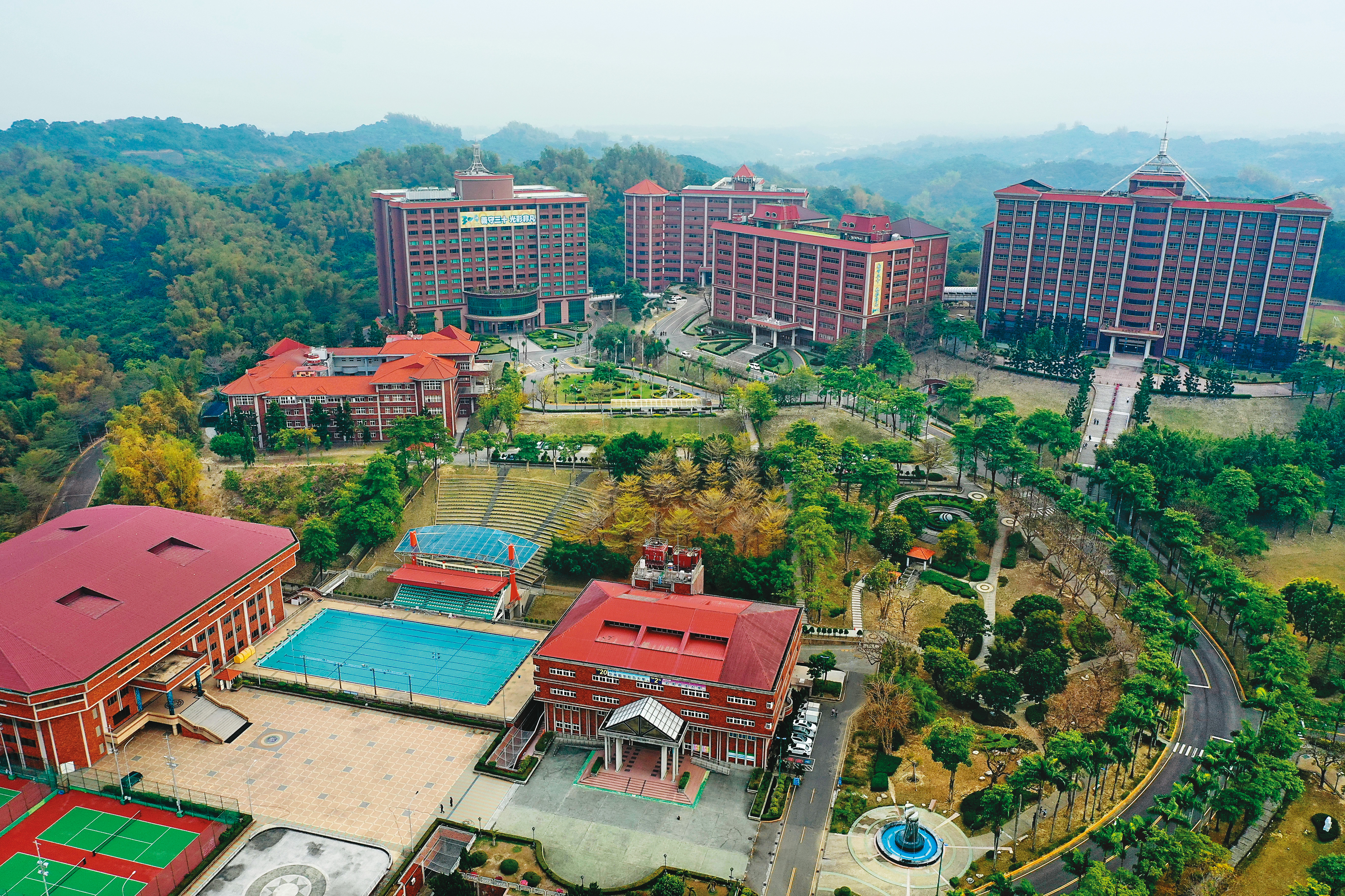 與歐陽文貞傳出不倫戀的許玫琪，目前是義守大學（圖）護理系教授。