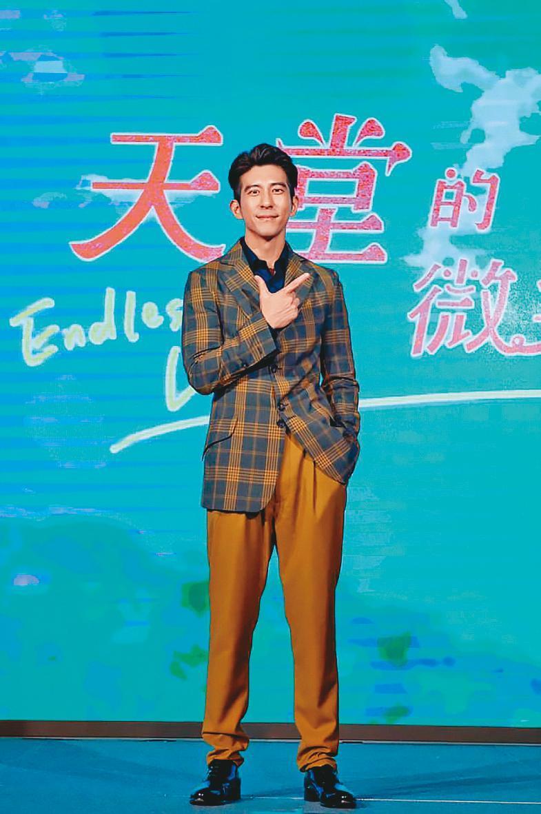修杰楷2015年和賈靜雯結婚後,靠著型男、慈父、好老公形象,身價大漲。(翻攝自修杰楷臉書)
