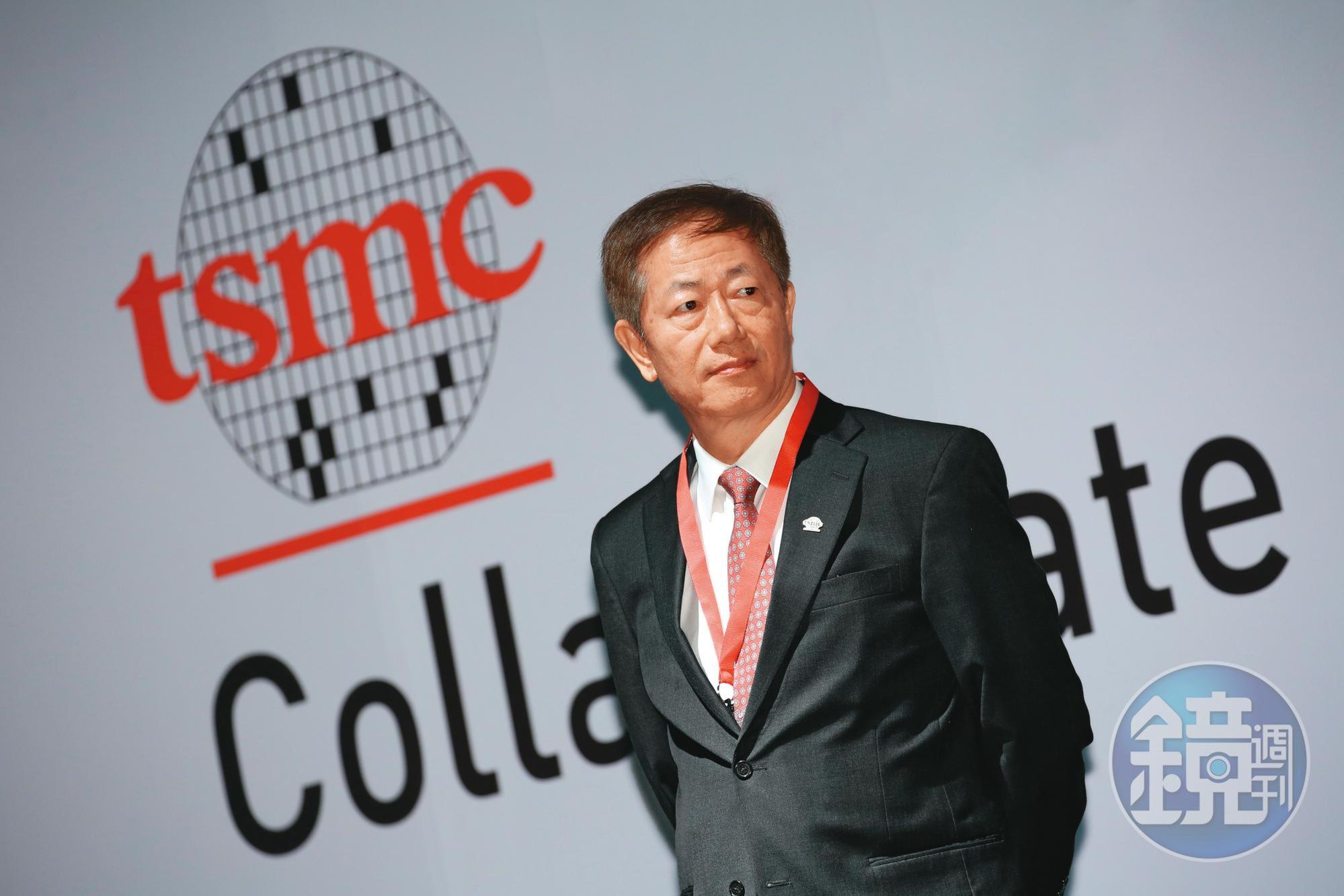 台積電未來3年將投入1,000億美元進行擴產，明年的折價計畫也將取消，圖為台積電董事長劉德音。