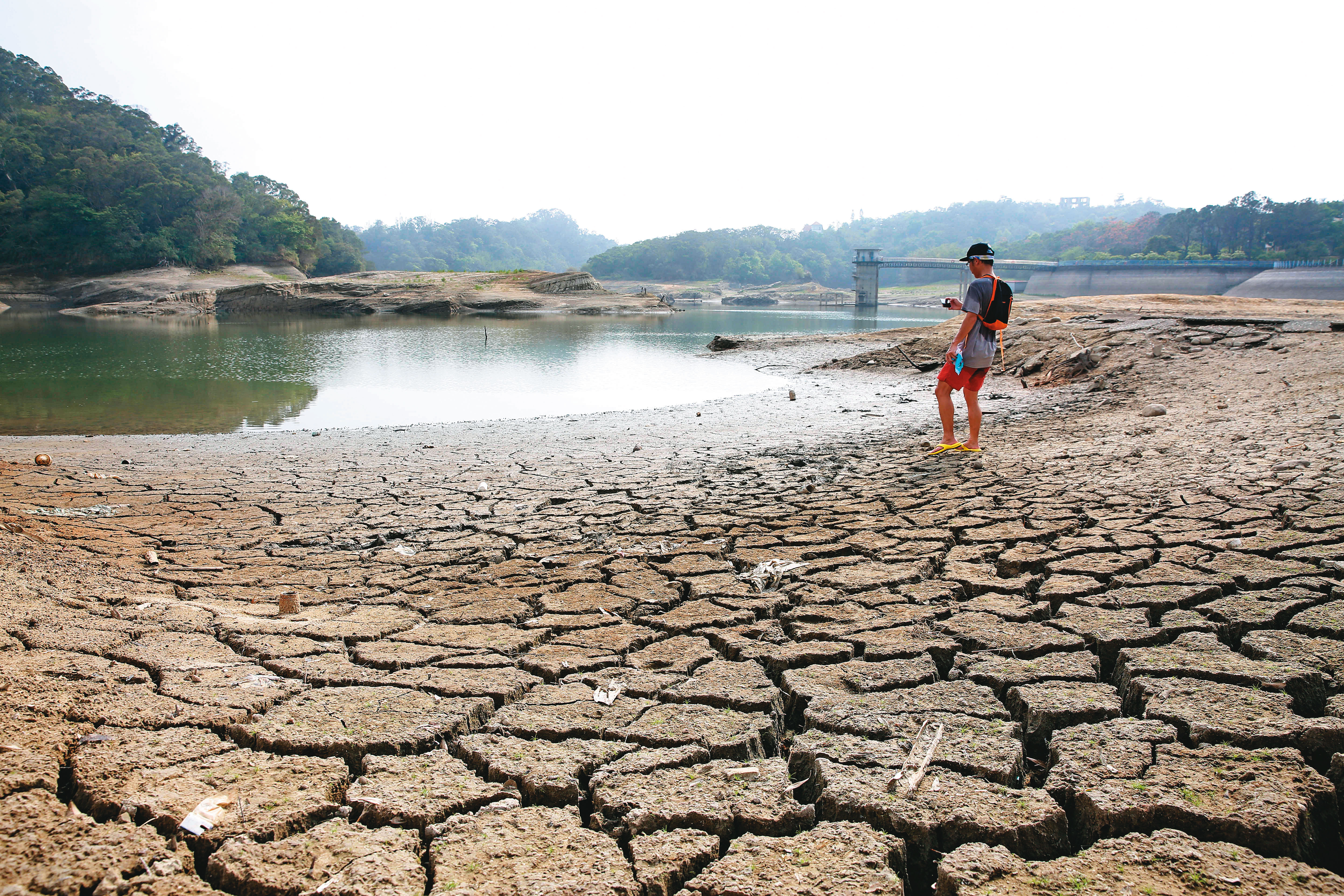 李界木說，5月底的梅雨如果再不下，或下得太少，台積電6月可能就要面臨減產的威脅。