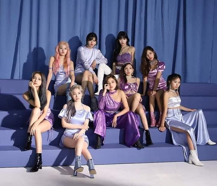 南韓當紅女團「TWICE」是在2015年透過生存實境節目《SIXTEEN》選出,並在同年10月出道,一出道便席捲全球。(翻攝自TWICE臉書)