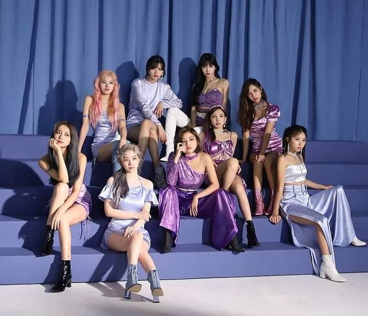 南韓當紅女團「TWICE」是在2015年透過生存實境節目《SIXTEEN》選出，並在同年10月出道，一出道便席捲全球。（翻攝自TWICE臉書）