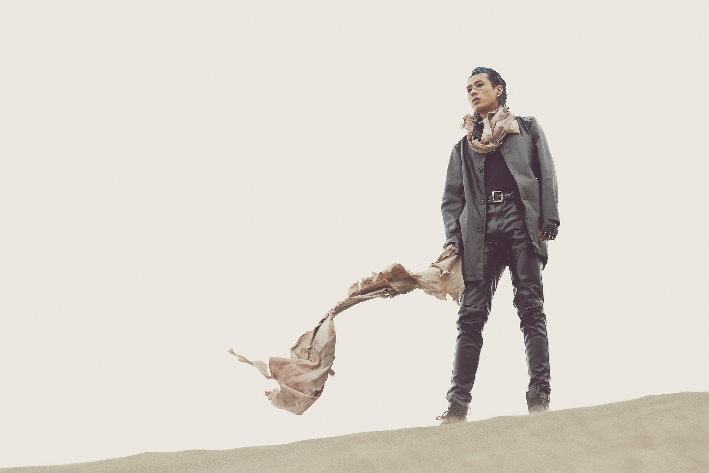 Marz23推出新單曲〈最美的風景〉，MV到台南頂頭額沙丘取景。（華納音樂提供）