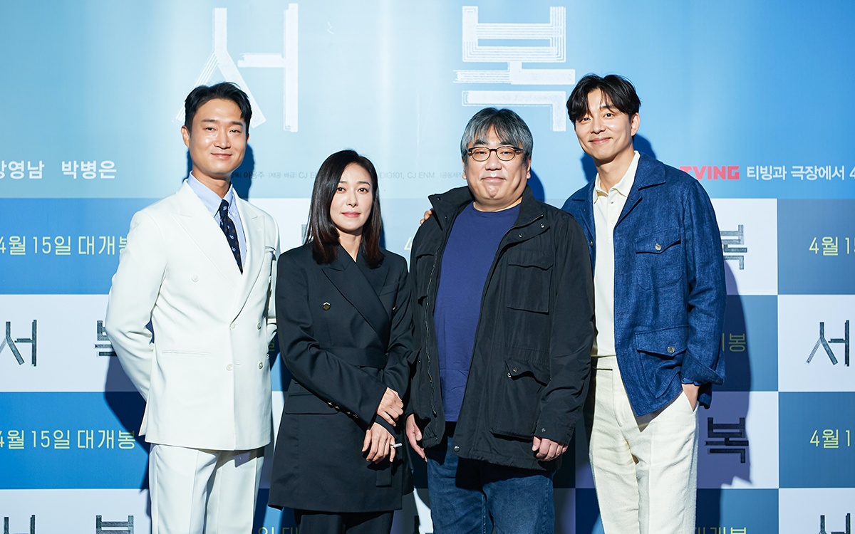 韓影《永生戰》在韓試映，導演李勇周（右二）率孔劉（右一）、趙宇鎮（左一）與張英男出席。（網路圖片）