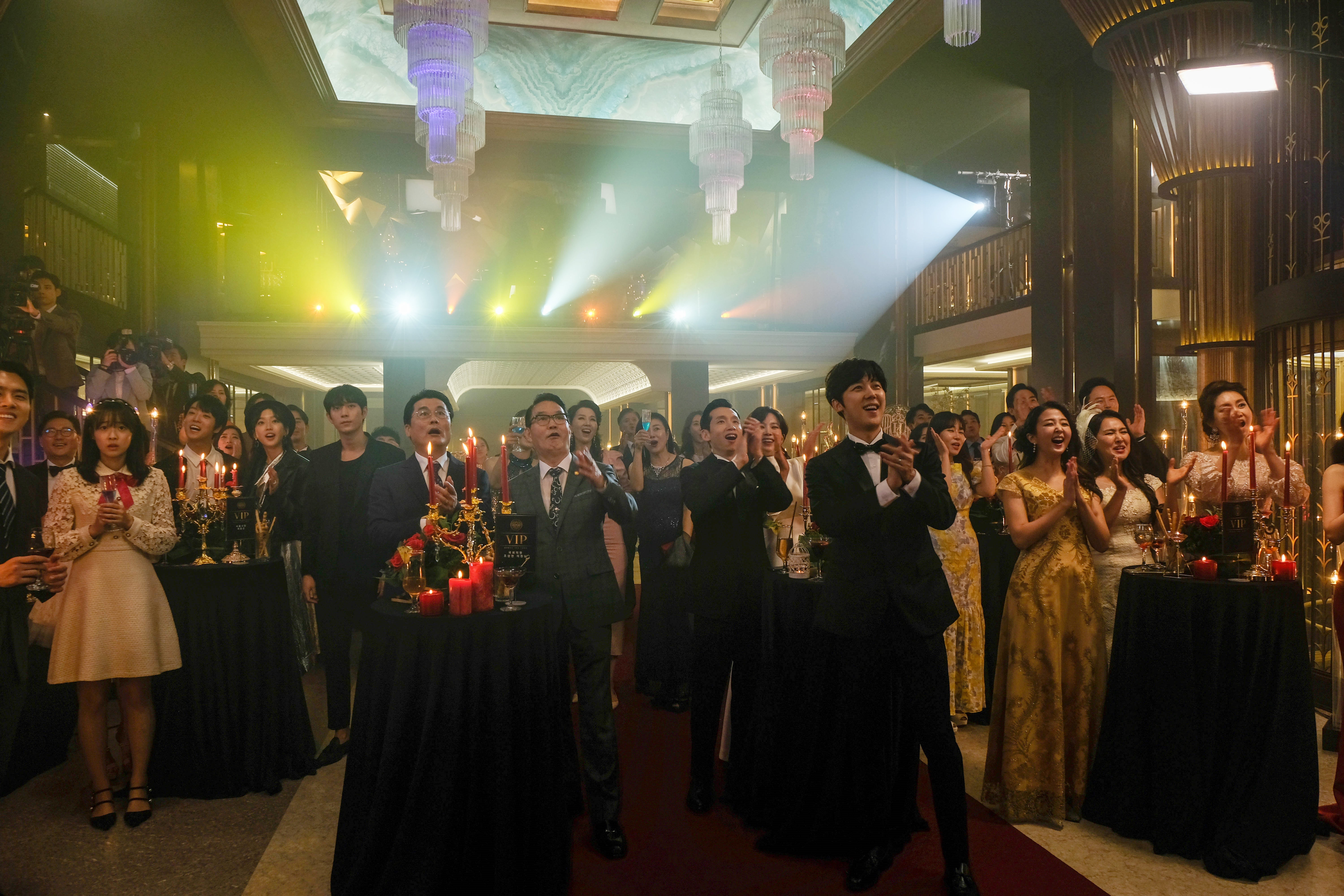 《Penthouse上流戰爭》斥資新台幣逾8億元打造富麗堂皇的上流世界。（愛奇藝國際站提供）