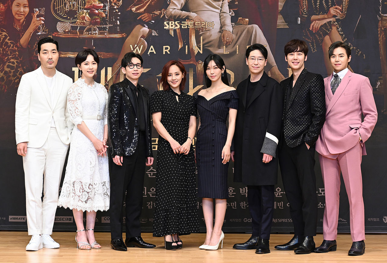 《Penthouse上流戰爭》的卡司雖不是韓流巨星，但都是韓劇中經常可見到的實力派熟面孔演員。（愛奇藝國際站提供）