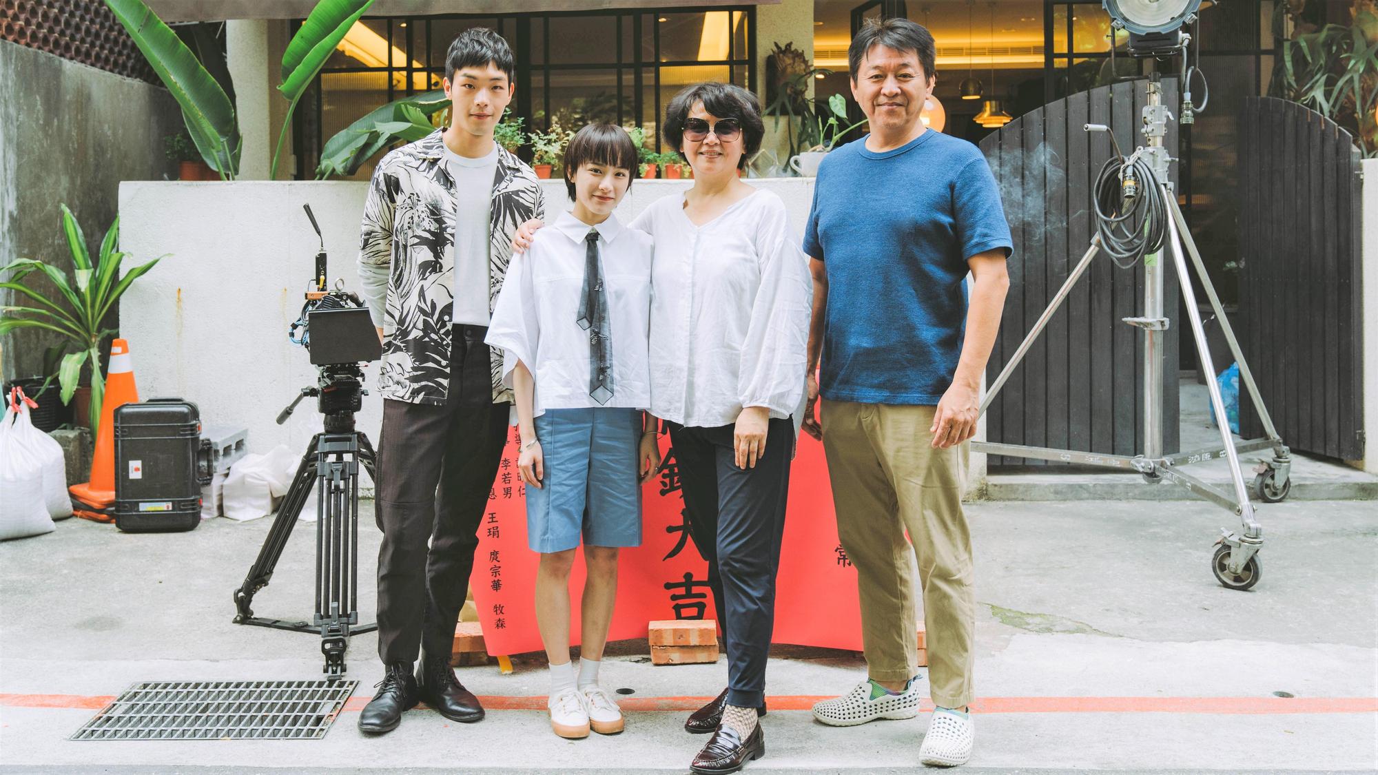 （左起）牧森、陳加恩、王琄、庹宗華合作新戲《無常日常》。（一果制作影像提供）