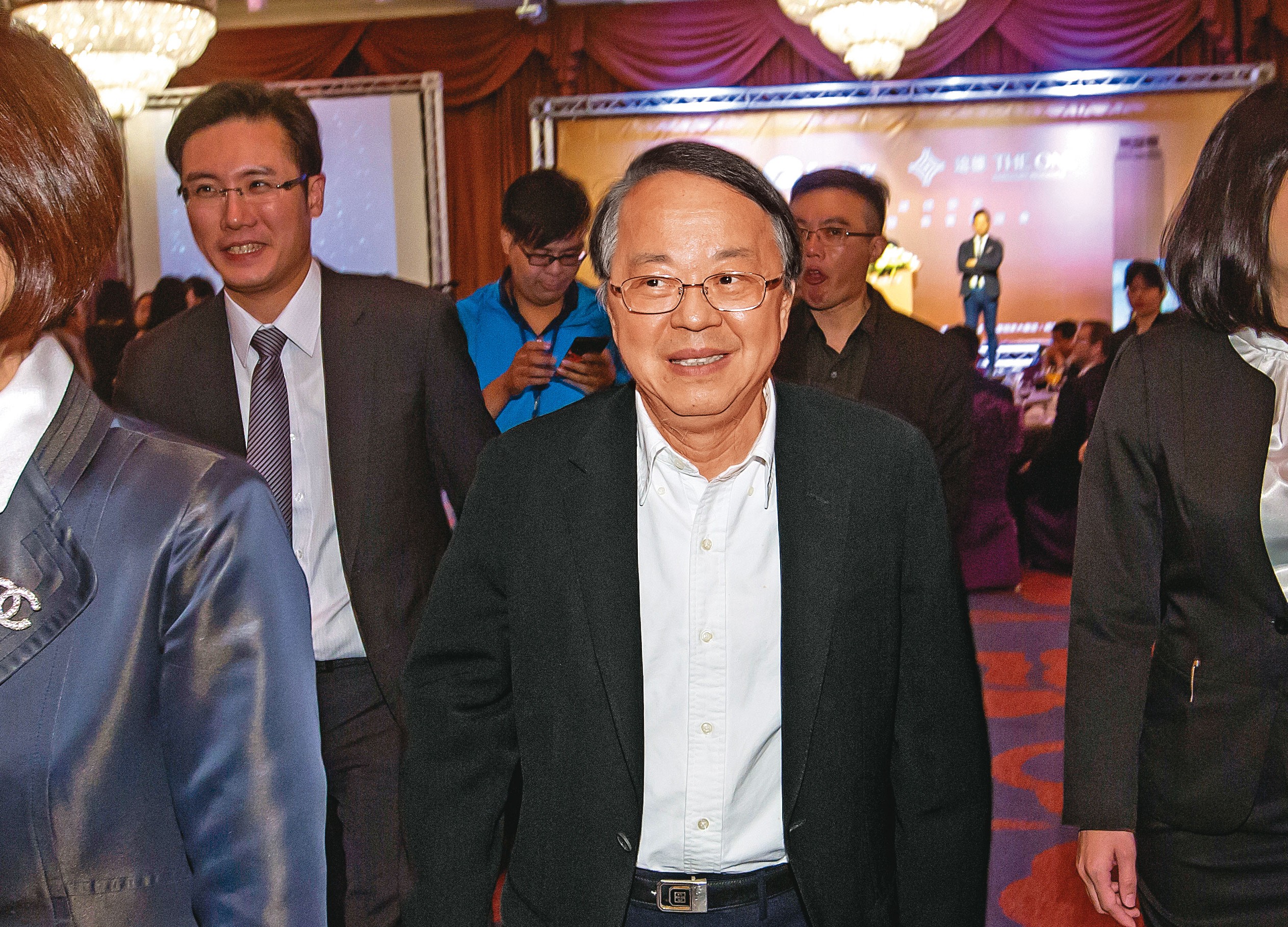 漢神百貨創辦人侯西峰將成立「全家海神隊」進軍PLG職籃。