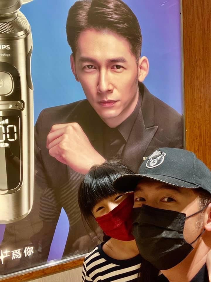 溫昇豪只有在重要節日才會曬與女兒合照。(翻攝自溫昇豪臉書)