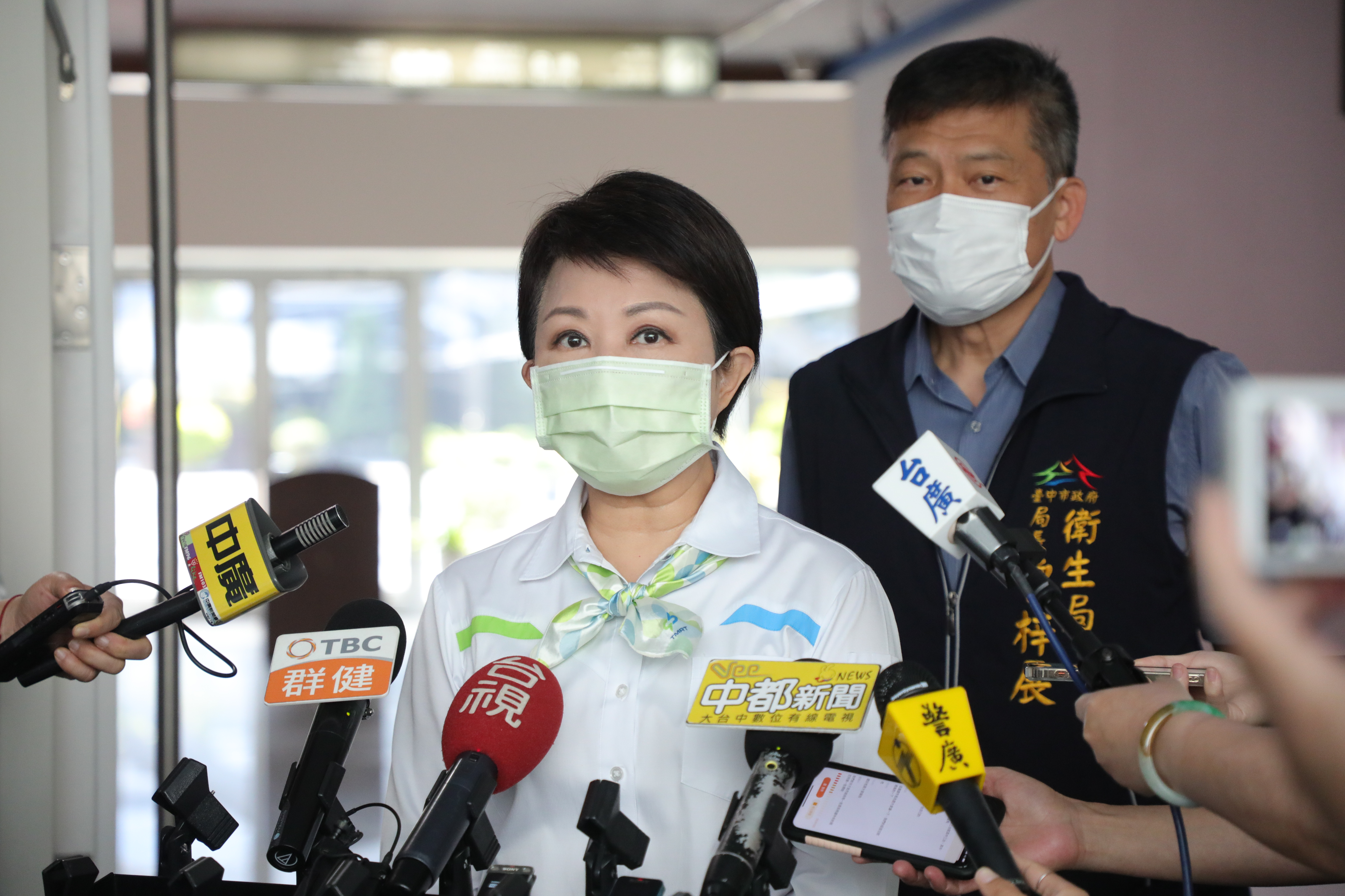台中市長盧秀燕今天表示，尊重市民的施打意願，建議可視個人身體狀況決定是否接種。（台中市政府提供）
