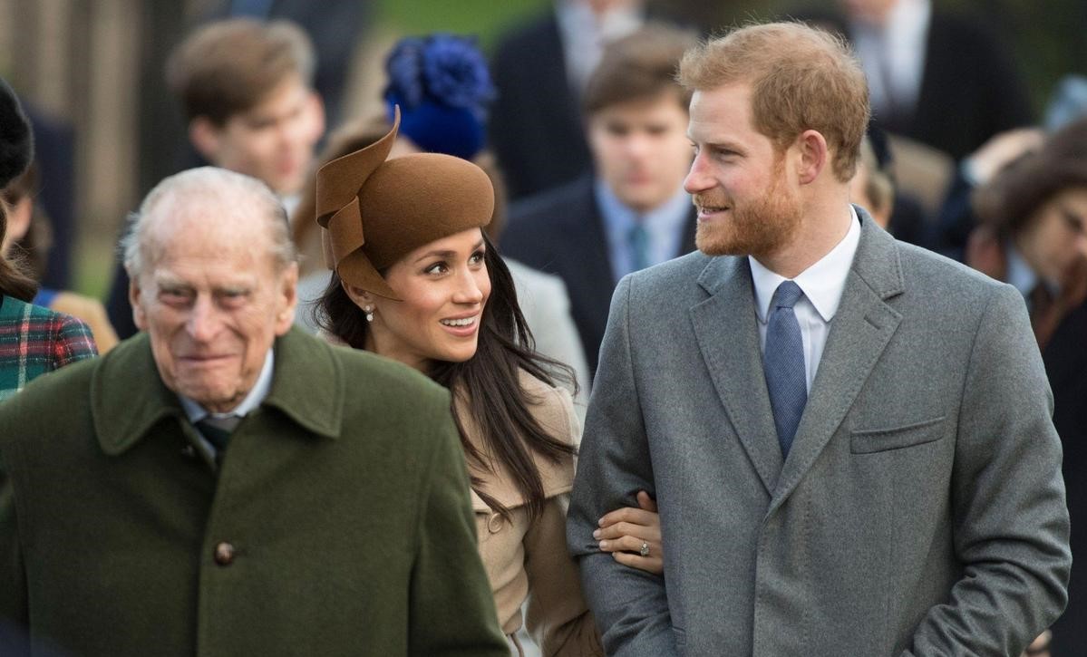 梅根（中）不會與哈利王子一同參加菲利浦親王喪禮。（翻攝推特）