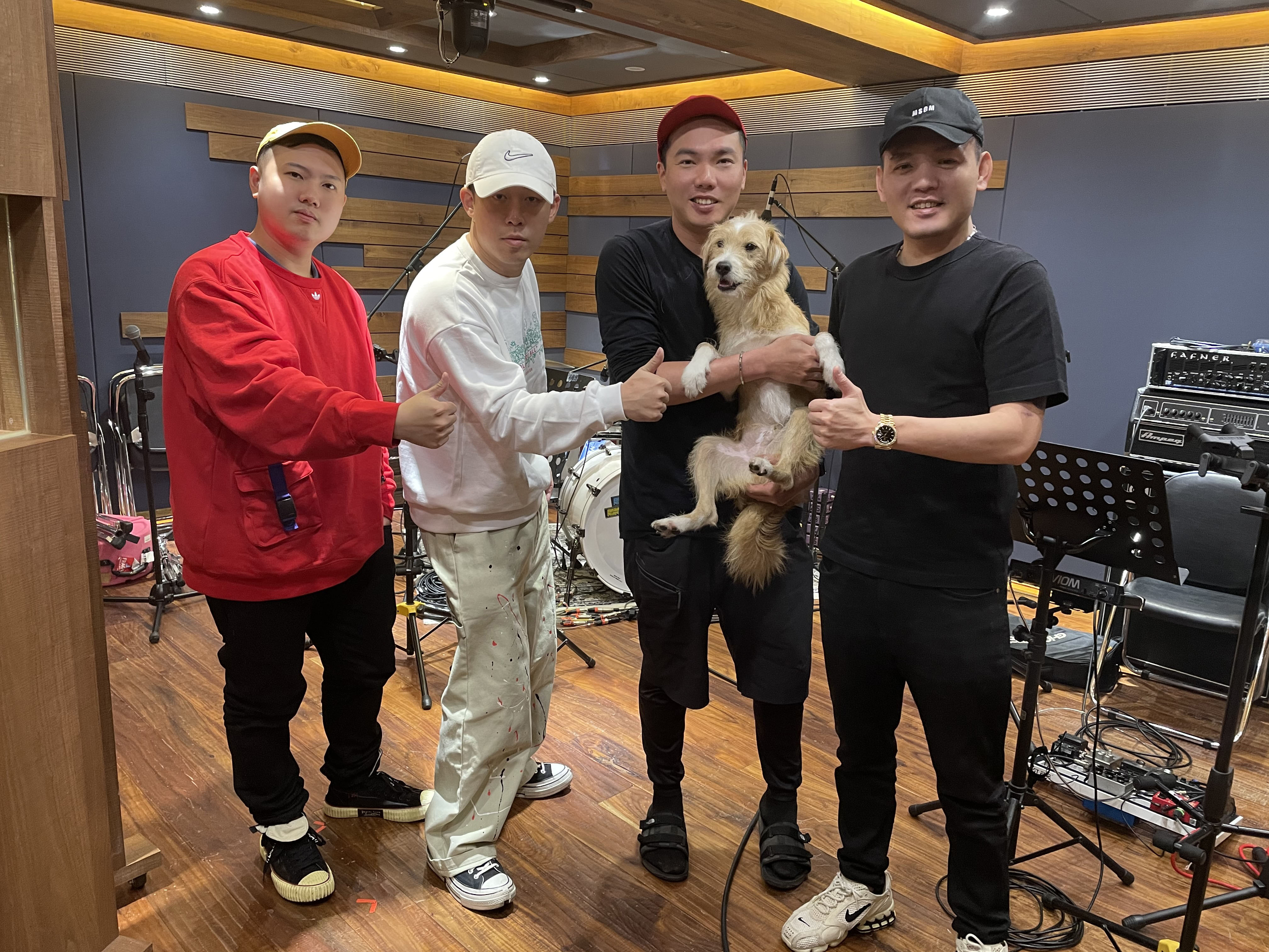 布朗和玖壹壹私下有好交情，雙方結緣於十年前。（相信音樂提供）