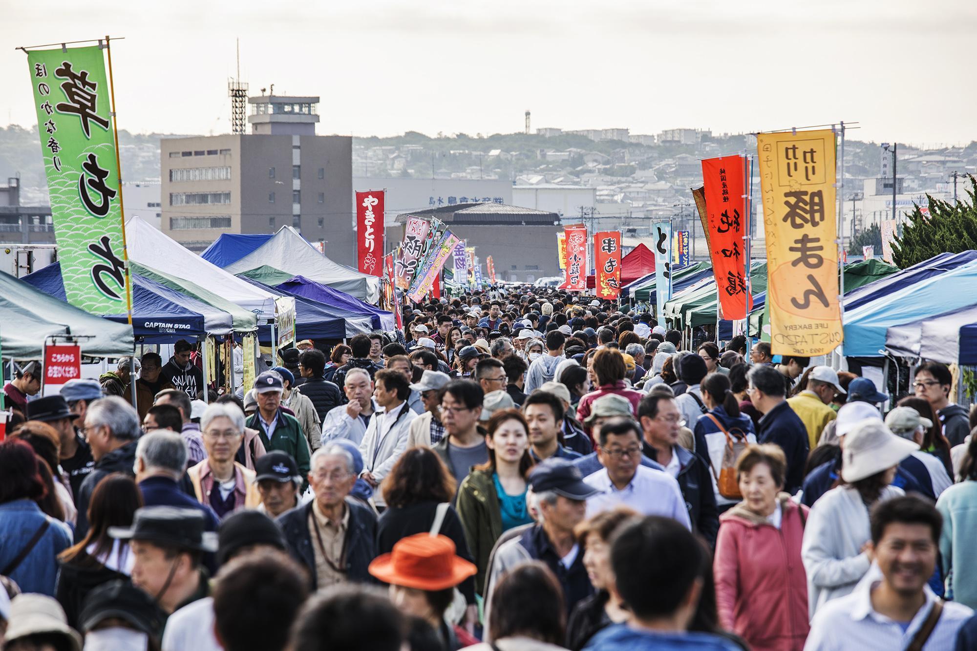 「館鼻岸壁朝市」是八戶兩大朝市之一，只營業至早上9點。（八戶地區旅遊局提供）