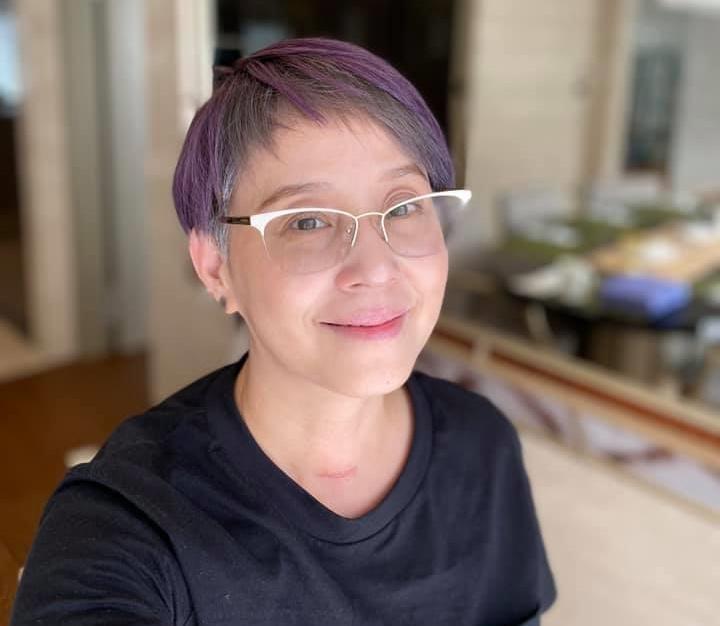 女星李明依透露有一段時間老是嗆到，最後檢查出罹患甲狀腺癌1期。（翻攝自李明依臉書）