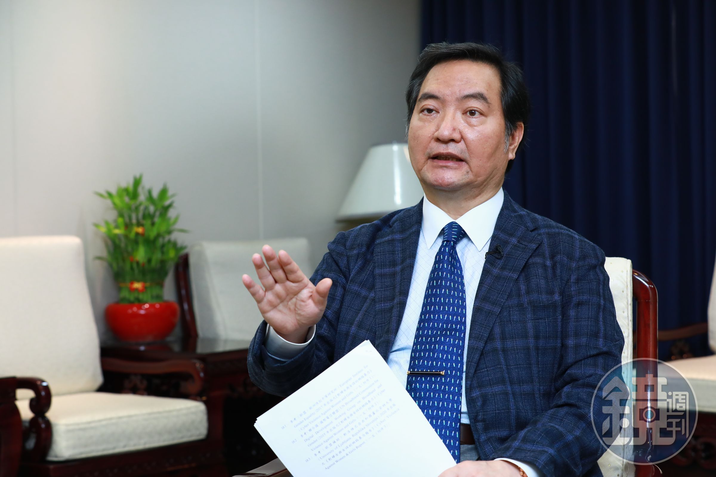 行政院發言人羅秉成透過新聞稿呼籲，日本當局在確保周邊國家及人民安全前，不應該決意為之。（本刊資料照）