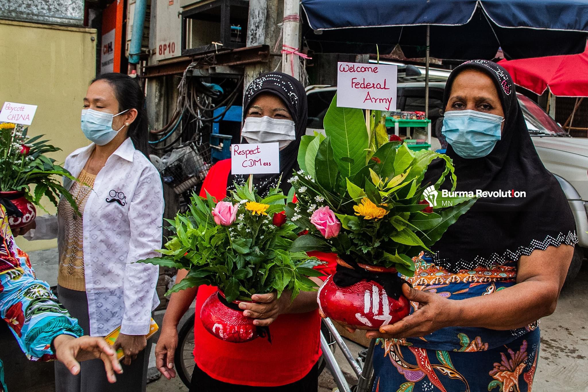 緬甸潑水節到來，民眾卻因軍政府血腥抗議而無心慶祝，上街悼念喪命的英雄以向軍方表示抗議（翻攝自Burma Revolution臉書）