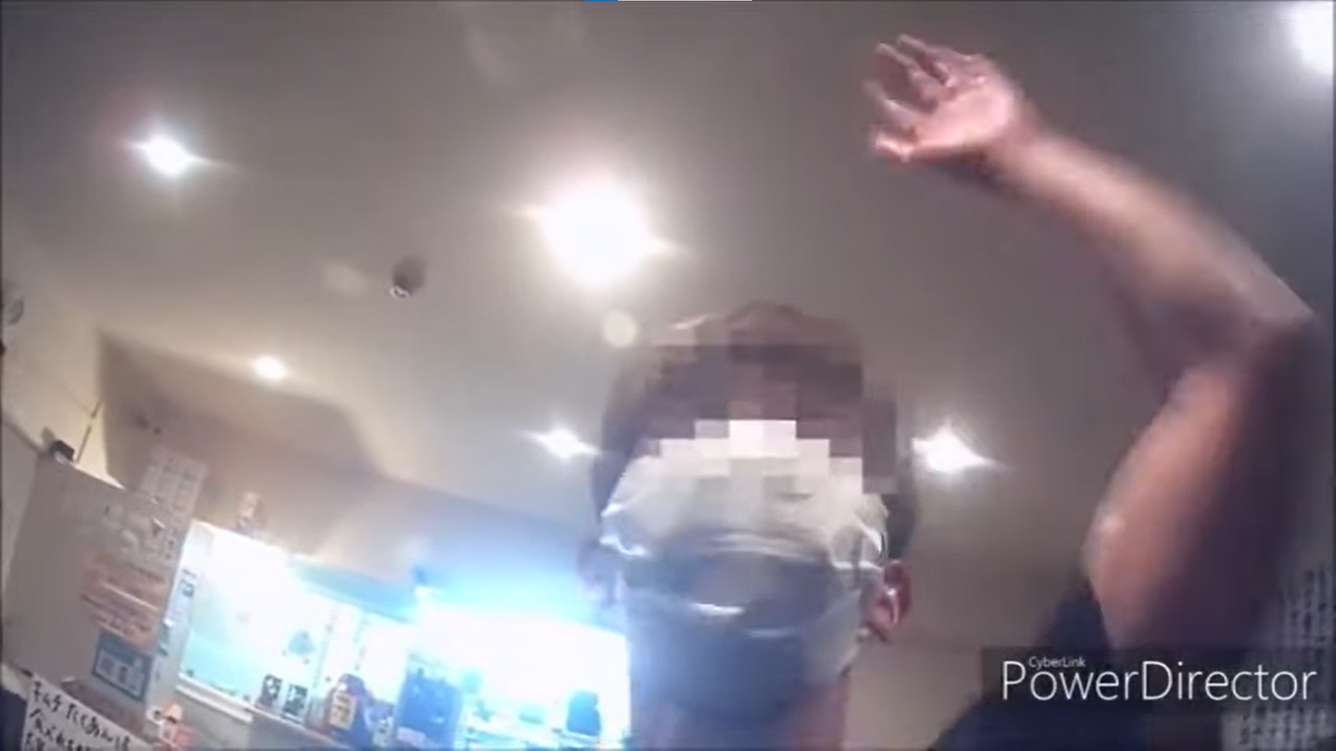 棄單舉動激怒拉麵店老闆,氣得出拳毆打外送員。(翻攝自YouTube)