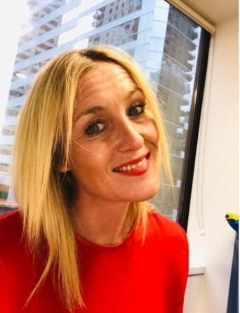 亨斯利目前是澳洲非營利組織「澳洲苗勒管發育不全(MRKH Australia)」的創辦人和副總裁。(翻攝自Ally Hensley IG)