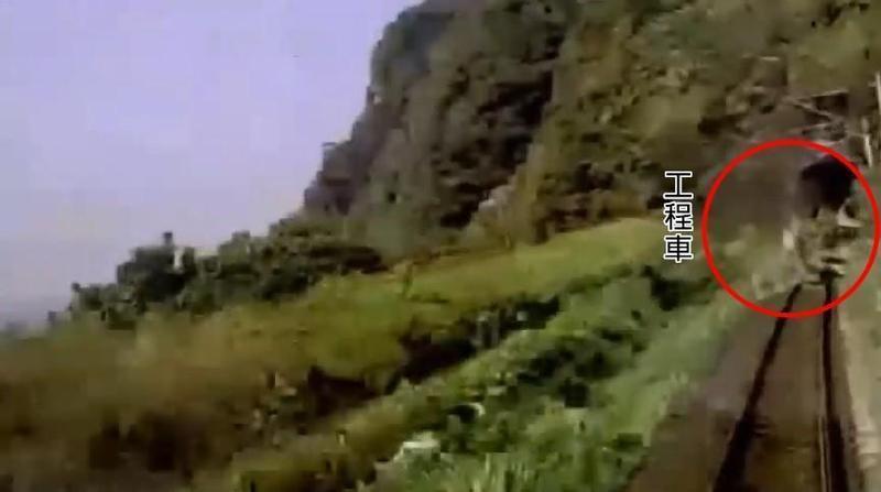 運安會日前已對外公布，太魯閣號408次列車撞上在軌道工程車的錄影畫面。（運安會提供）
