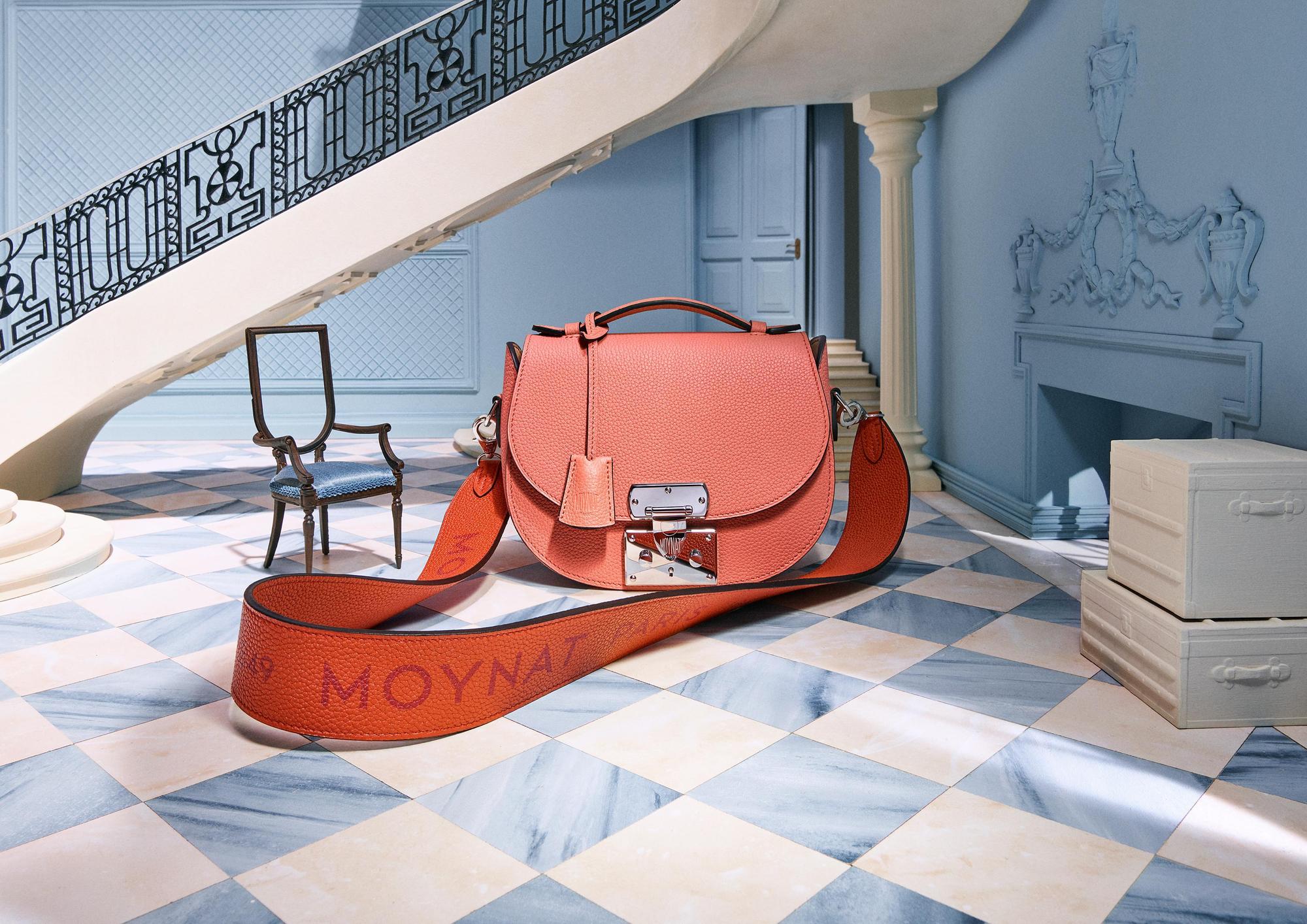 Flori火鳥粉背手提包 NT$139,000 MOYNAT。(MOYNAT提供)