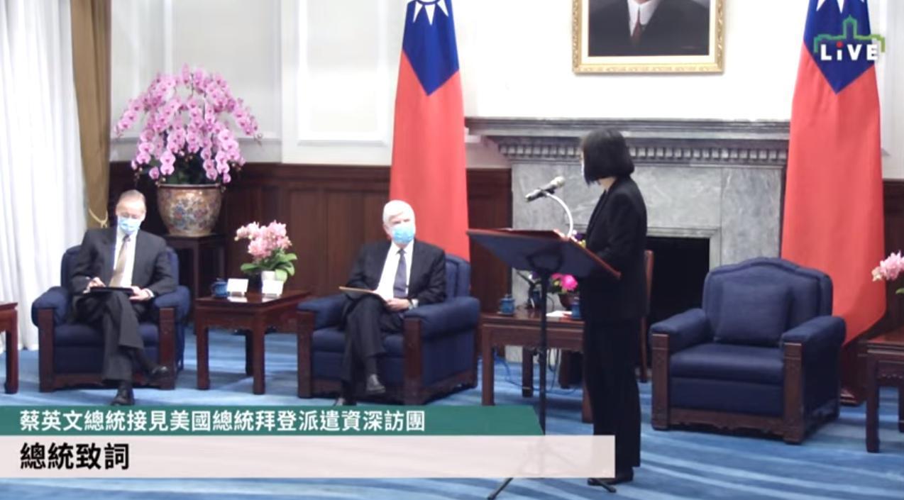 蔡英文提及,近期中國頻繁派遣軍艦在台海活動威脅區域和平穩定,台灣願意與美國等國家共同守護印太區域的和平與穩定。(翻攝自總統府YouTube頻道/總統府提供)