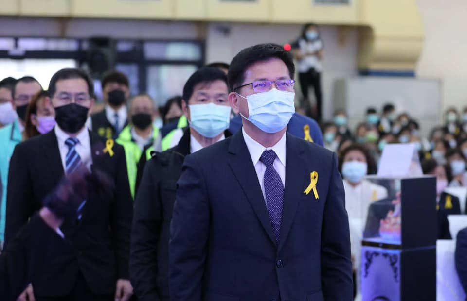 交通部長林佳龍表示，承諾為2名罹難駕駛爭取國家最高等級撫卹。（翻攝林佳龍臉書）