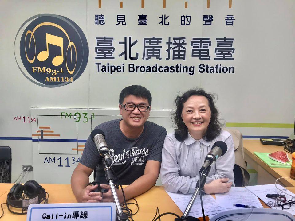 台北電台《公民總主筆》主持人朱蕙蓉昨（14日）邀請民眾黨東港服務處主任葉信興上節目。（翻攝自朱蕙蓉臉書）
