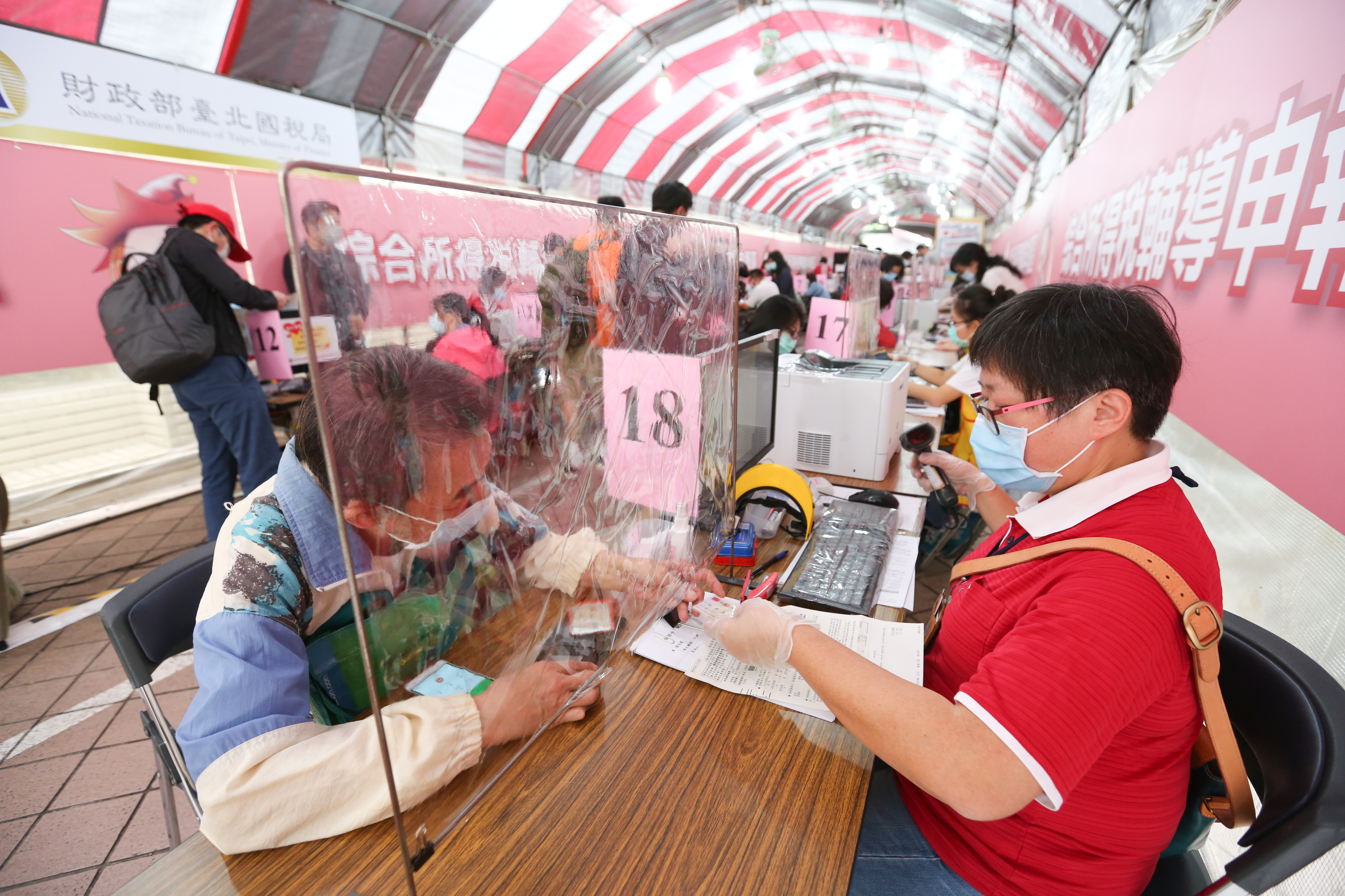 5月報稅季來臨，儘早準備相關文件和扣除憑證才能即早報稅並退稅。