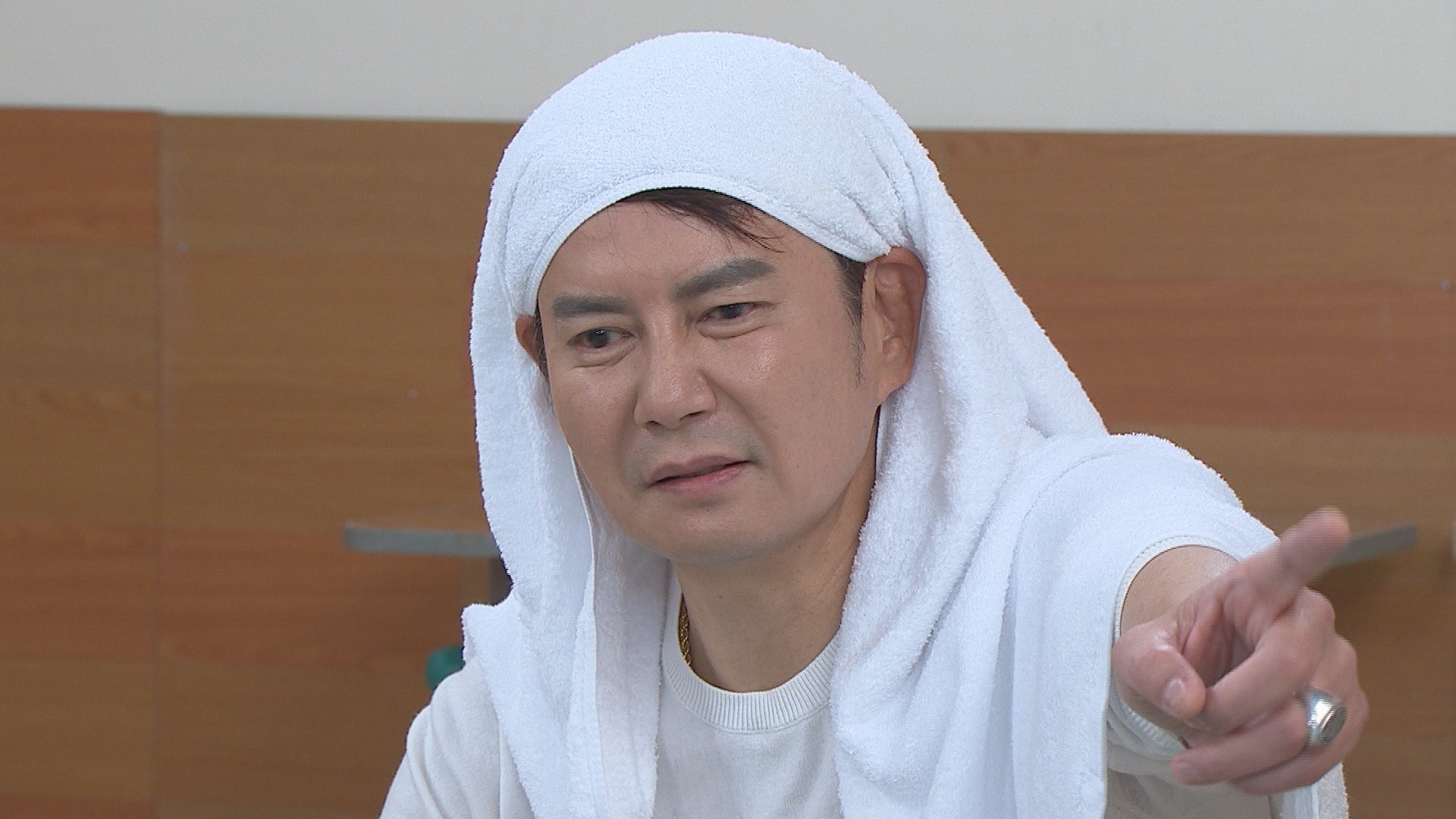 倪齊民笑說編劇覺得他身材不夠完美。（民視提供）