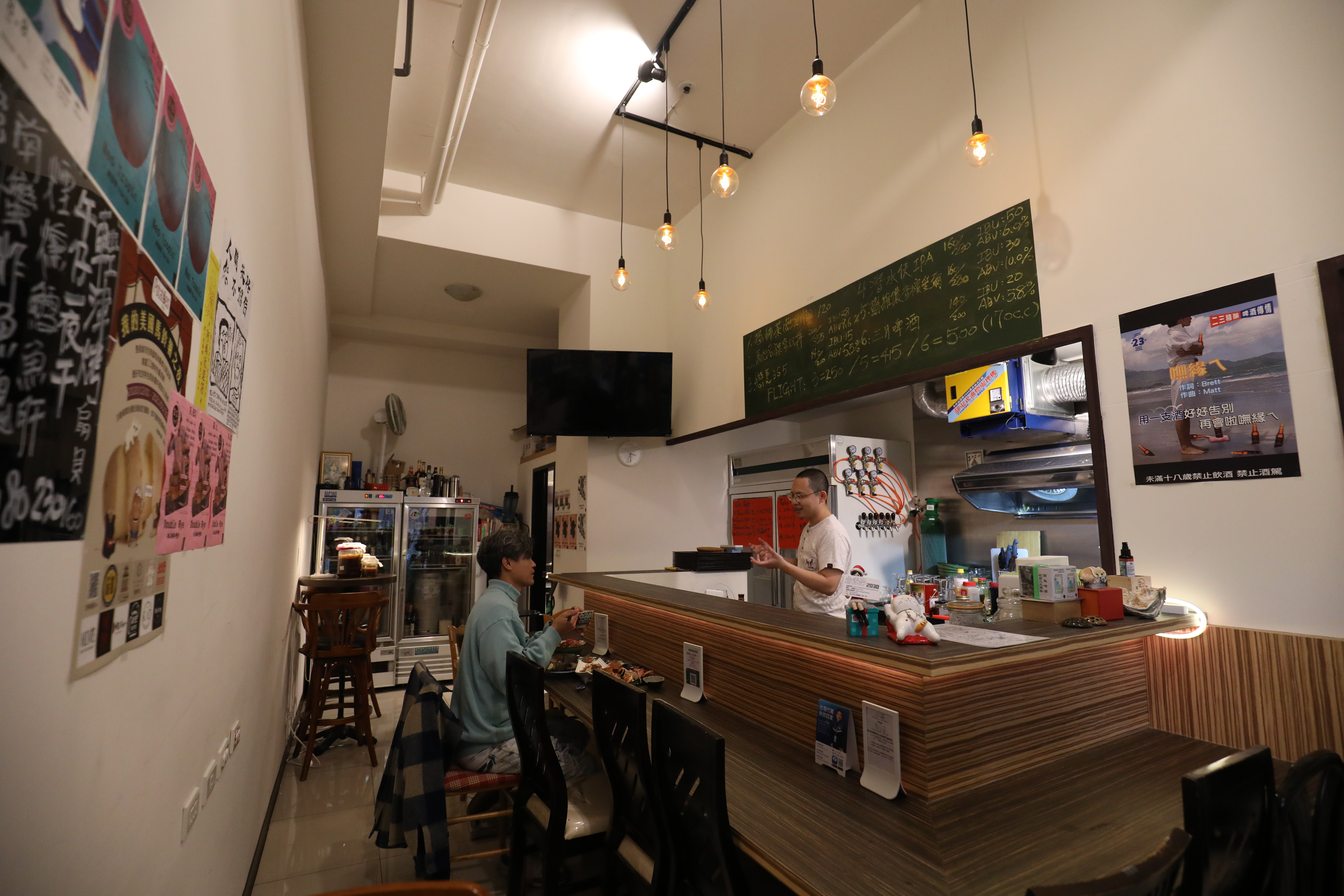 店內洋溢滿滿生活感，能近距離跟老闆聊天。