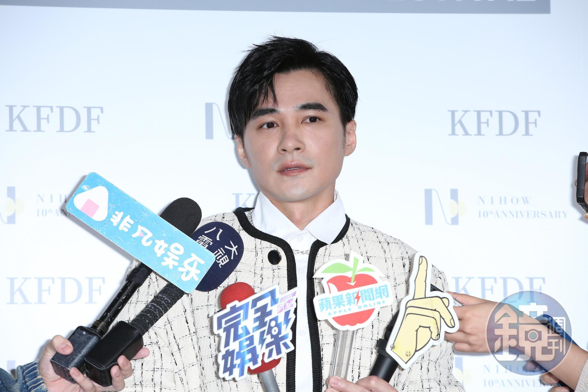 是元介據說在沒跟李千那告知的情況下，對外宣告兩人分手。