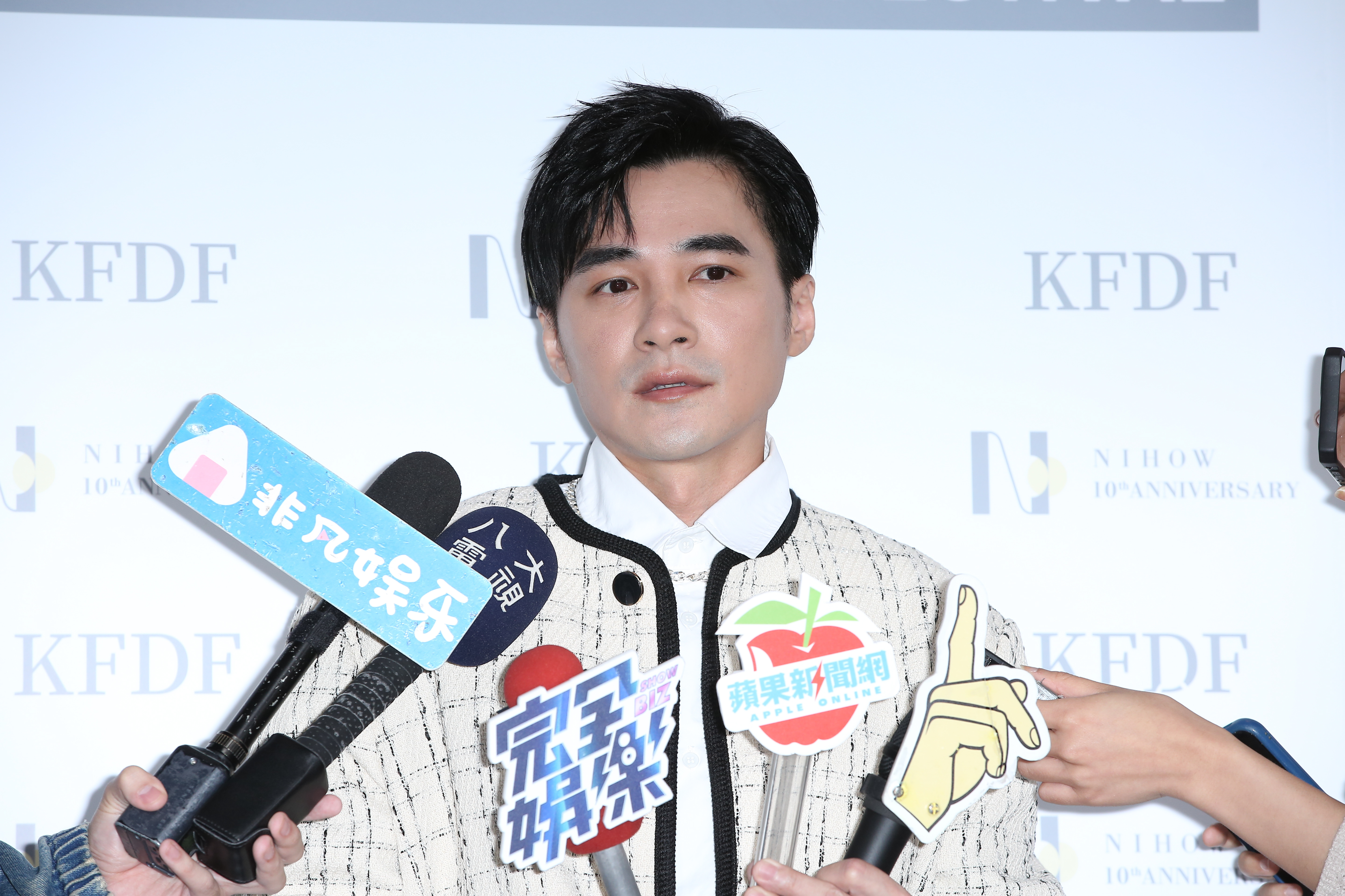 是元介據說在沒跟李千那告知的情況下，對外宣告兩人分手。