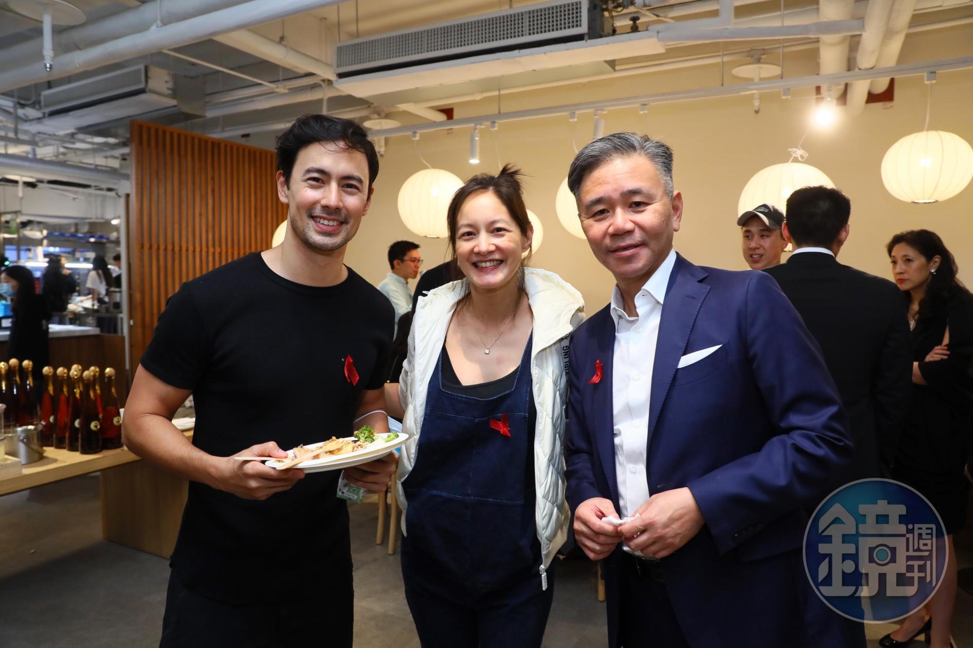 金鐘主持人Janet(謝怡芬)與丈夫George(吳宇衛)現身力挺。