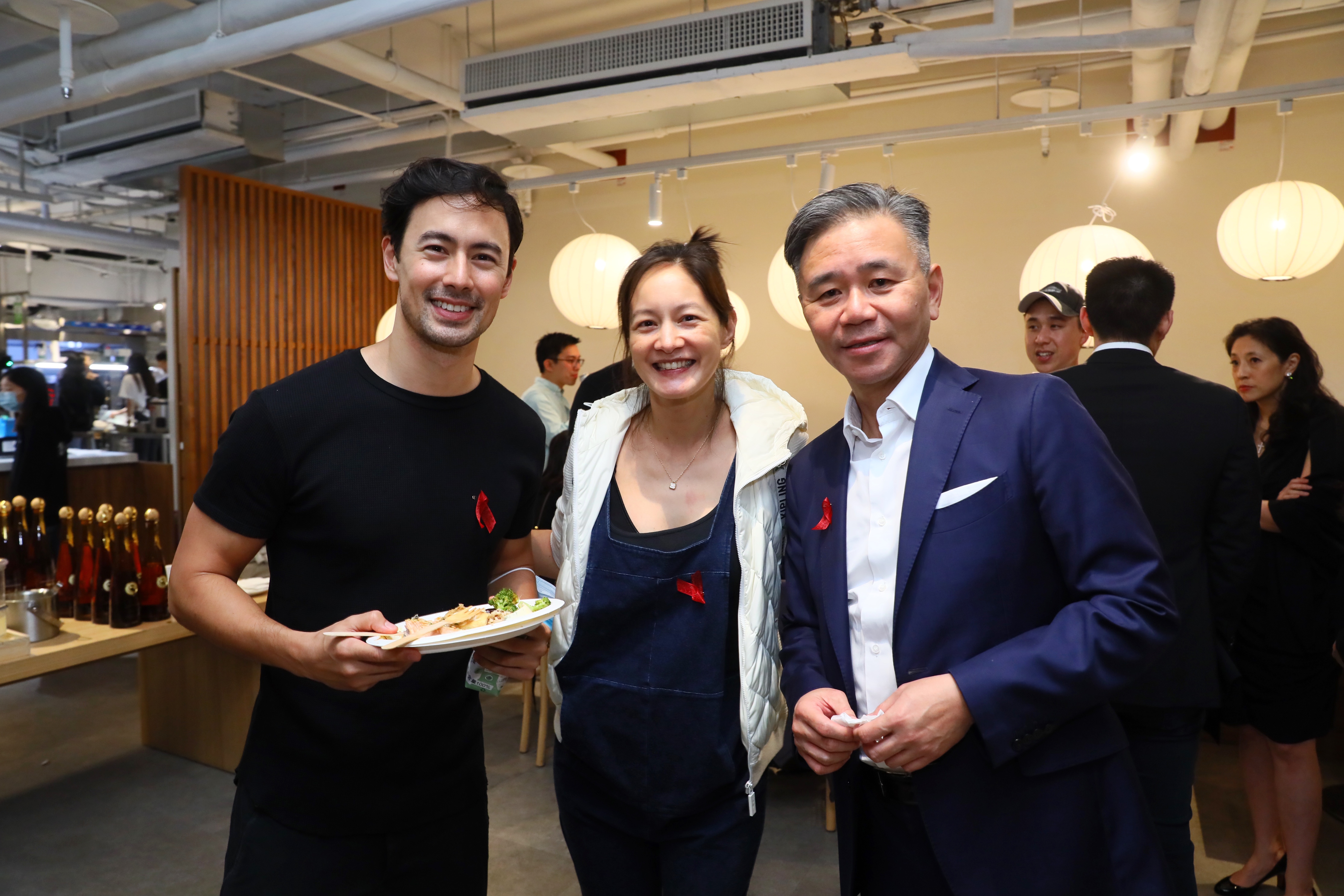 金鐘主持人Janet(謝怡芬)與丈夫George(吳宇衛)現身力挺。