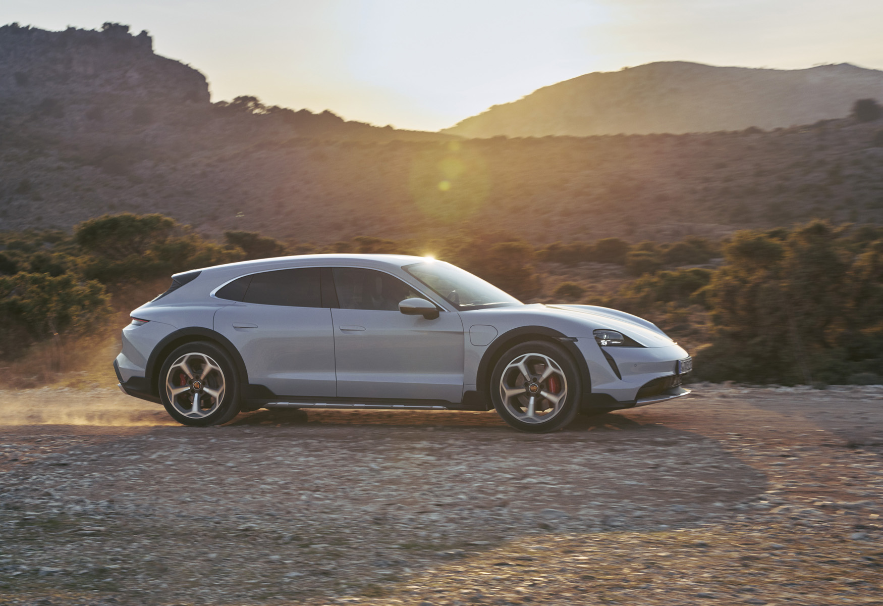 【汽車硬知識】人與科技的介面！保時捷Taycan Cross Turismo 座艙設計心法