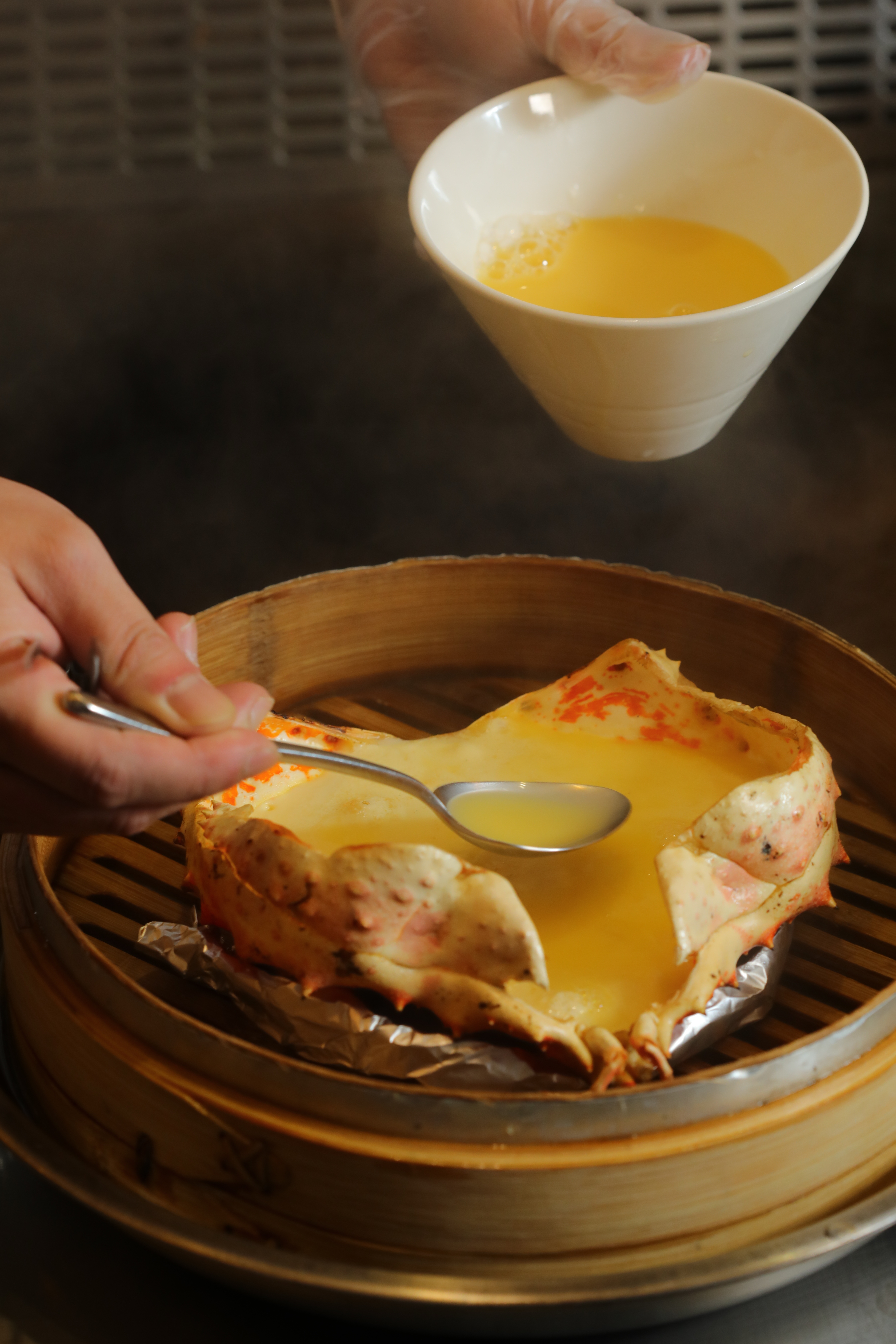 再舀入蛋液以蒸籠現蒸。