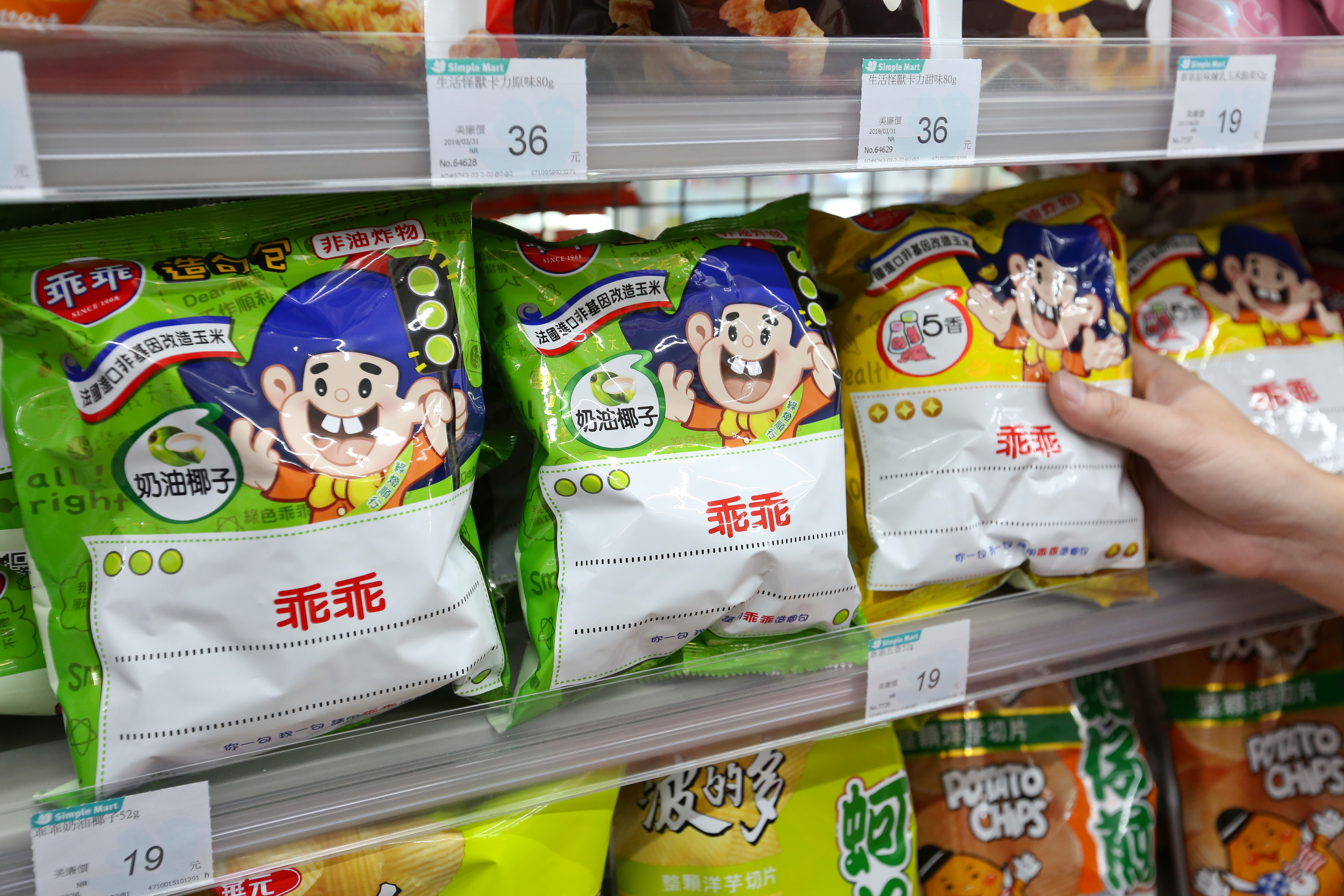 在台灣工程師界口耳相傳「乖乖是IT業必備品」，尤其指名一定要「綠色乖乖」，如今「乖乖文化」一舉登上英國《BBC》新聞，引發討論。（本刊資料照）