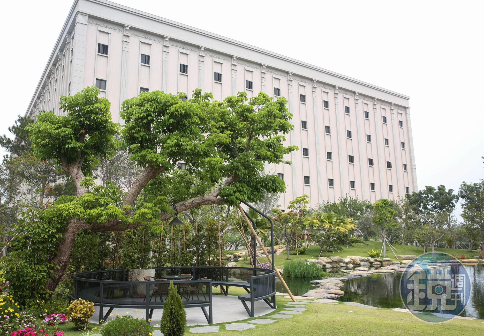 位在彰化的總部佔地5,000坪,其中有一塊是董事長的園區。