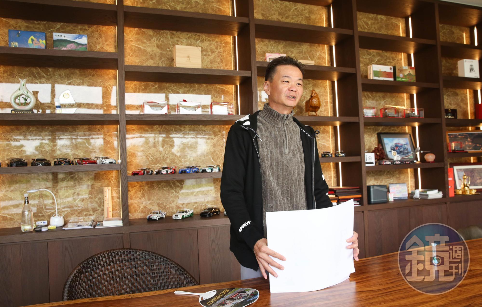 黃錦章說他現在不開會了,主管有事,就自己來園區工作室找他。