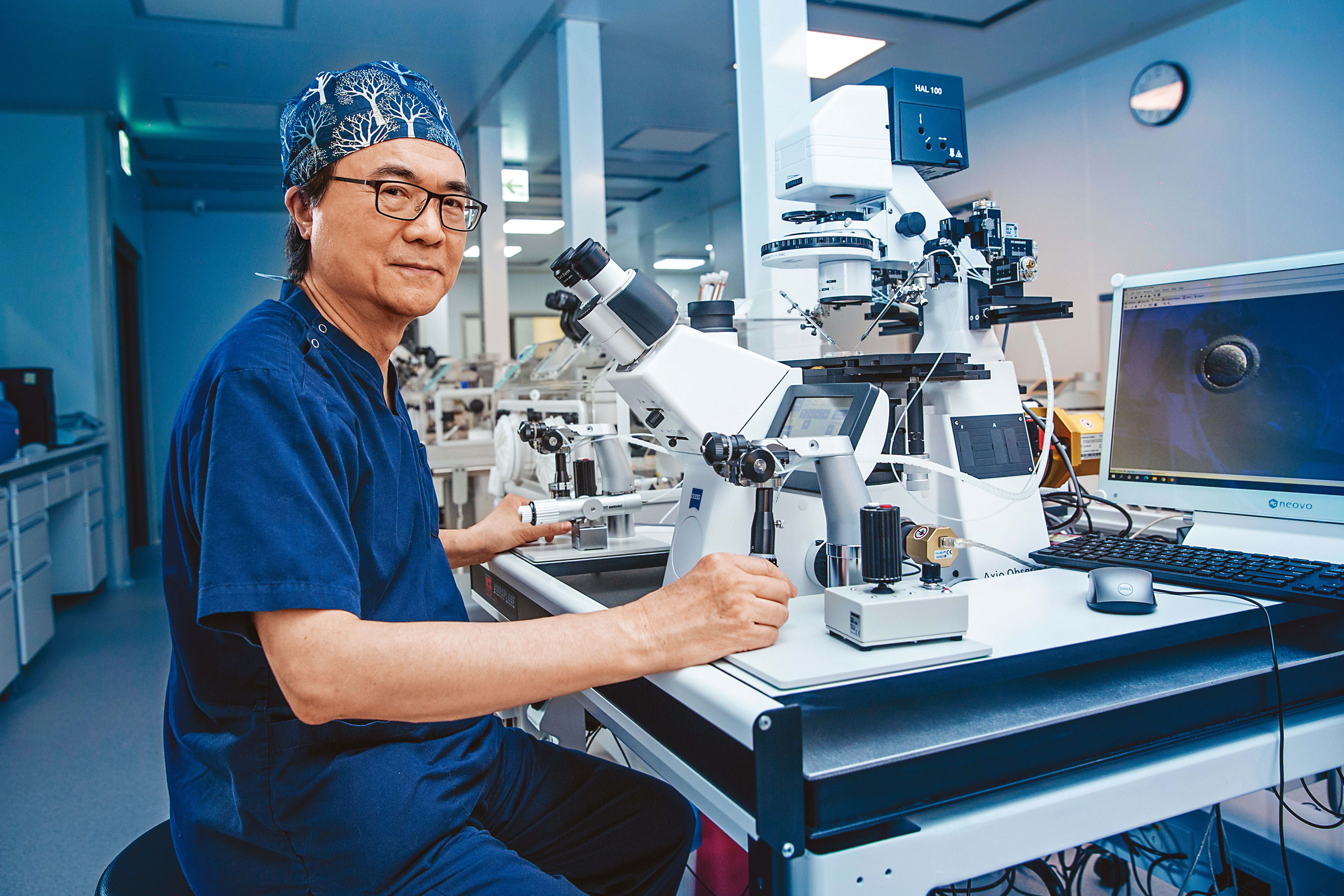 曾啟瑞投入生殖醫學領域38年，創造出台灣第1個試管嬰兒，被譽為「台灣試管嬰兒之父」。