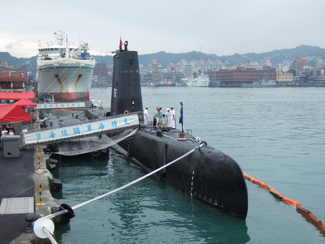 海豹軍艦(舷號792)一名左姓上尉艦務官遭爆劈腿、逼女友墮胎等渣男行徑,目前已遭調離現職。(翻攝自海軍司令部官網)